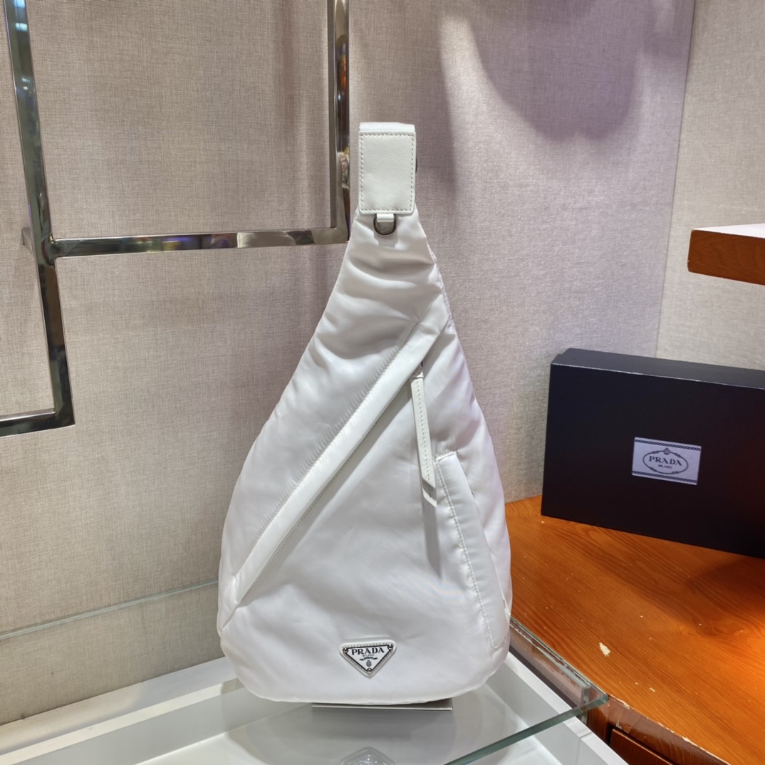𝐏𝐑𝐀𝐃𝐀 New Chest Bag 2VZ092