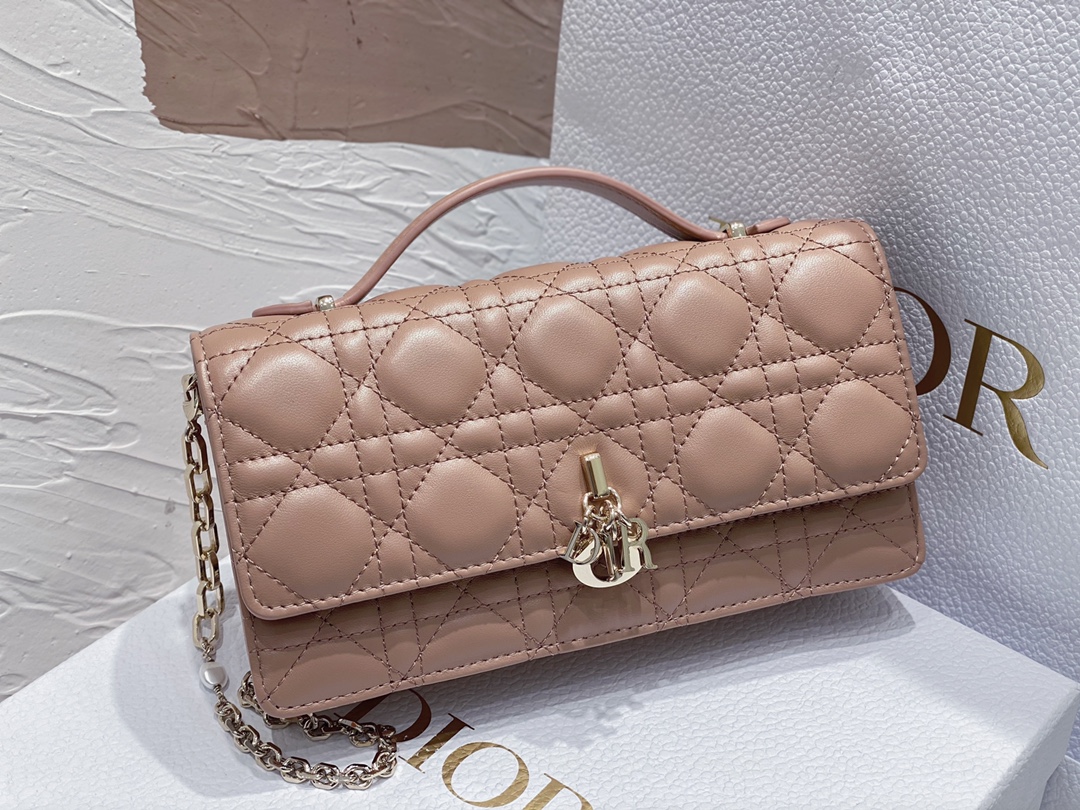 lady Dior ❤ Pearl Clutch Bag