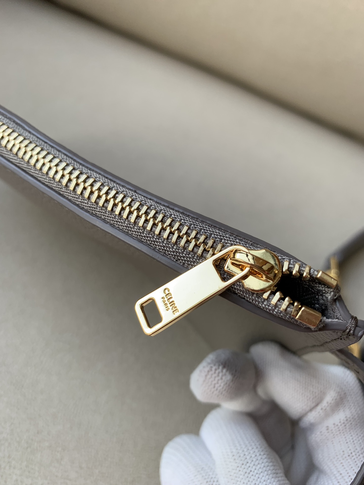 𝐂𝐞𝐥𝐢𝐧𝐞 BUCKET 16 bucket bag in smooth calfskin