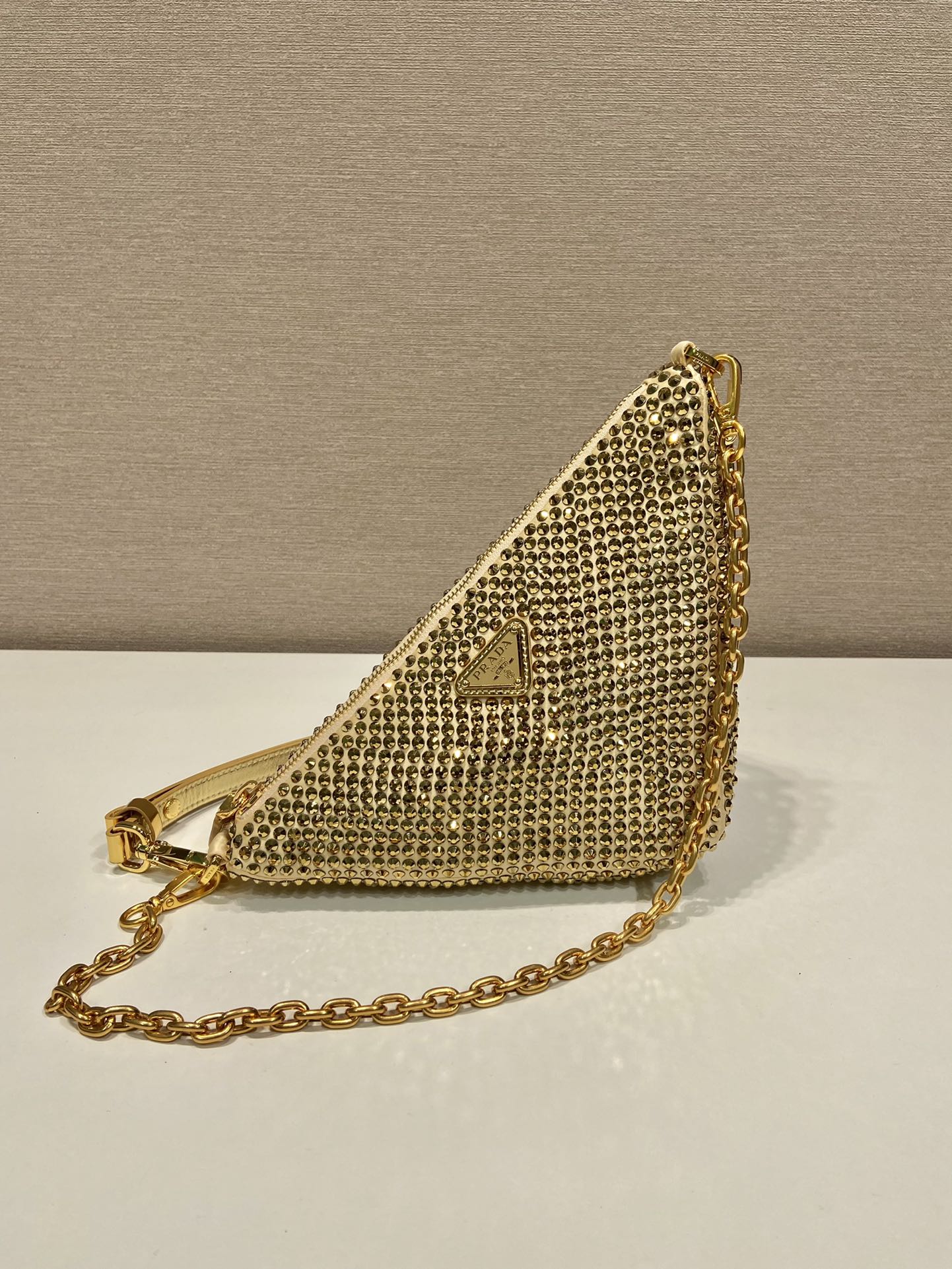 𝐏𝐑𝐀𝐃𝐀 Triangle bag with glitter diamonds 1BH190