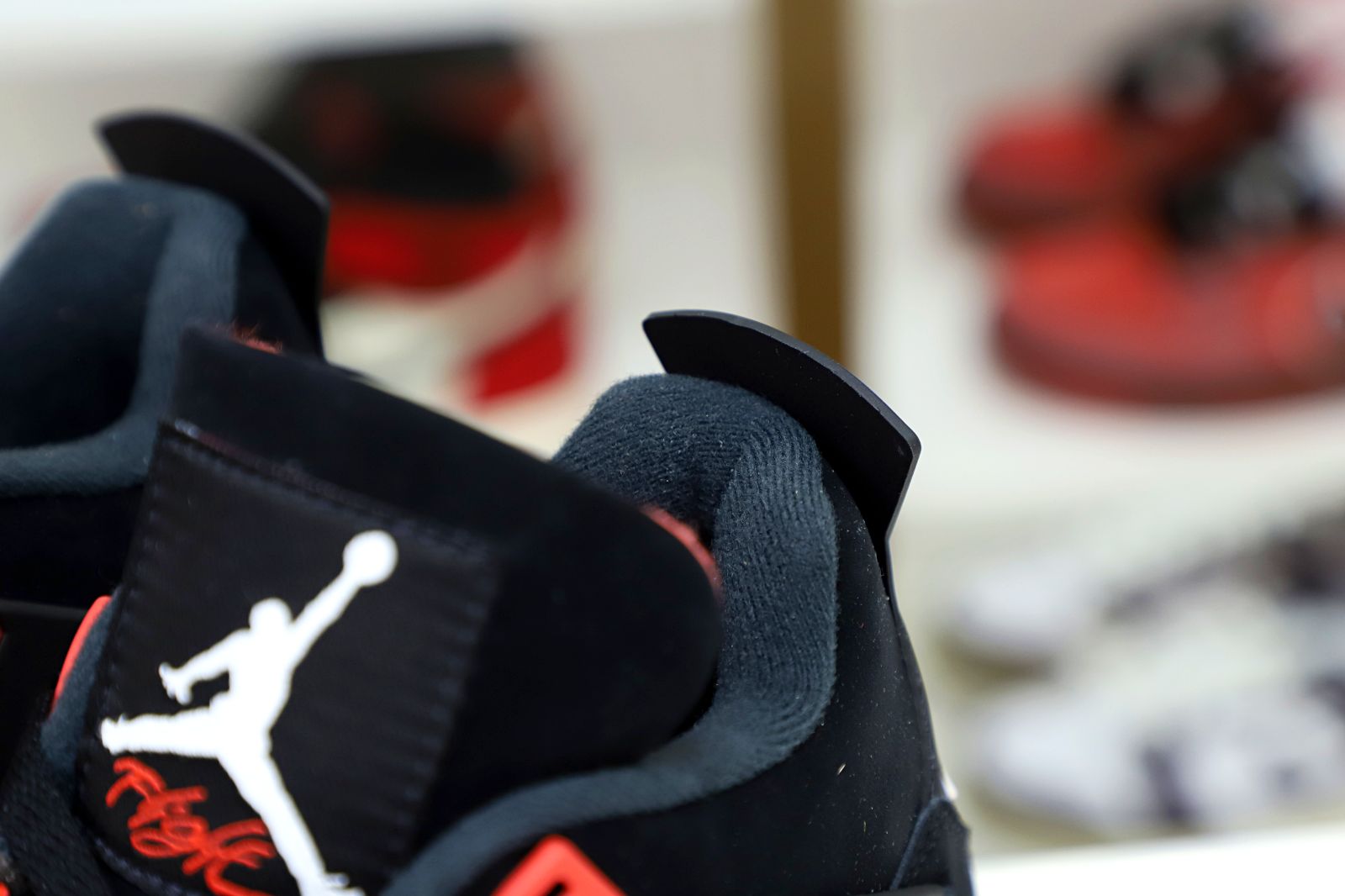 AIR JORDAN 4 RETRO RED THUNDER