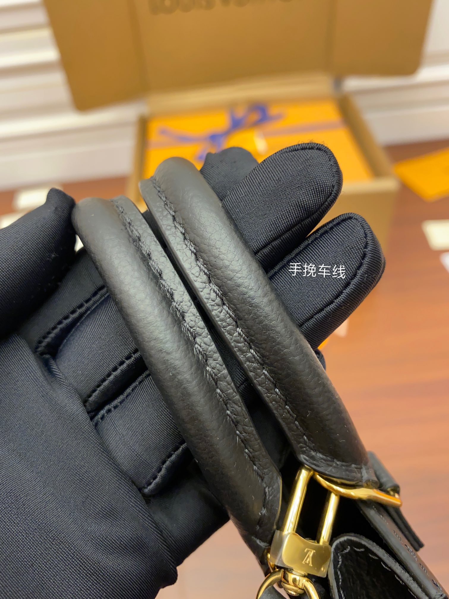 Louis Vuitton M57937 leather is genuine OEM Italian A-grade leather