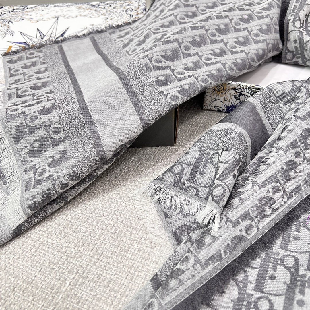 𝐃𝐢𝐨𝐫 · 23款新款牛仔系列-字母长巾浅灰色45%棉32%羊毛23%真丝