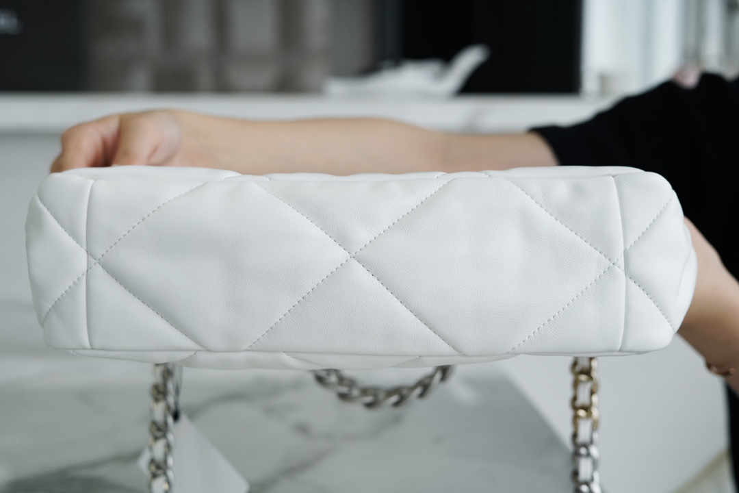 𝗖𝗛𝗔𝗡𝗘𝗟 ❶❾ 𝗕𝗔 𝗚 Original lambskin series ❥ Genuine leather ❥ Medium ❥ 22c New version silver with accessories White