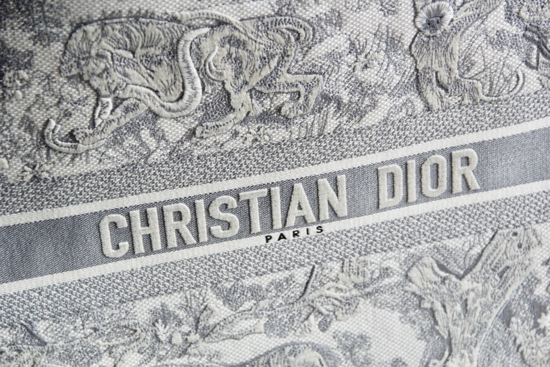 DIOR TOTE Grey Tiger