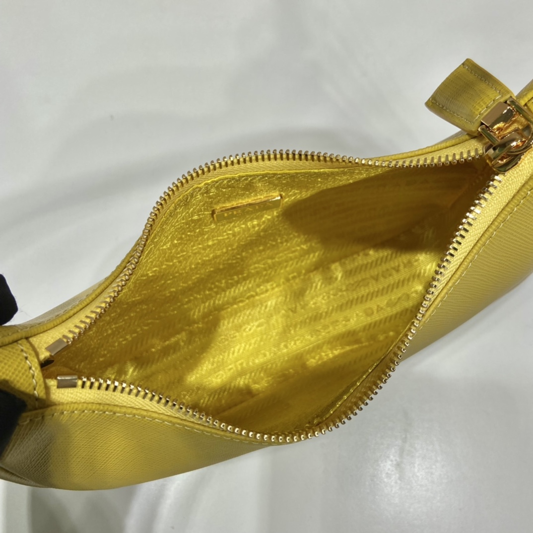 𝐏𝐑𝐀𝐃𝐀 1BC204B Hand Carry Underarm Bag