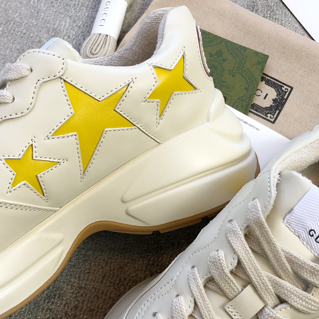 Gucci Pops This collection has a lot of flora and fauna elements Original material