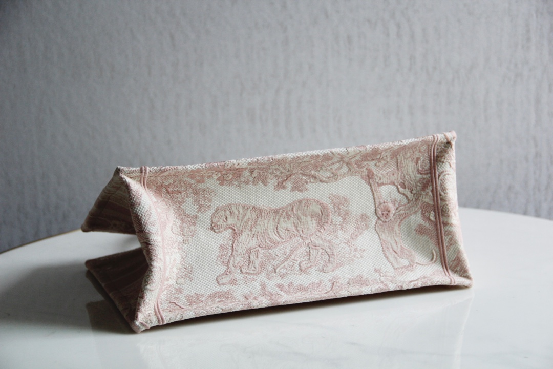 DIOR TOTE Pink Tiger