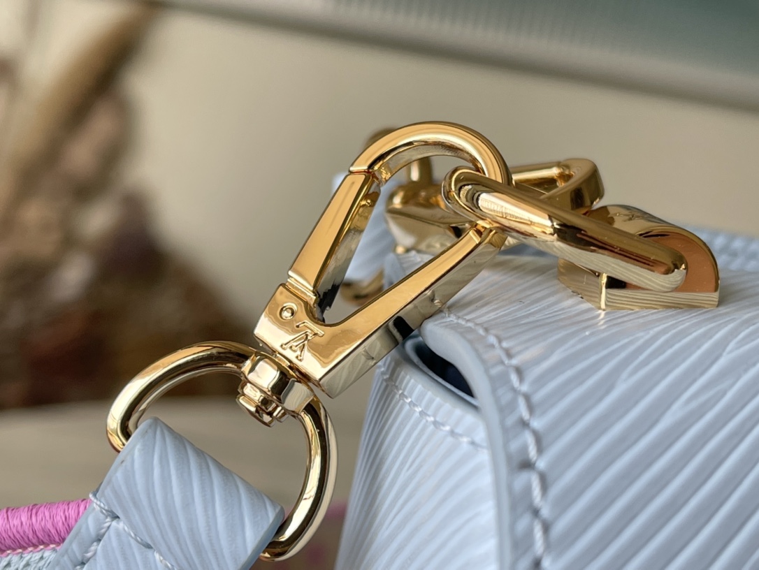 𝐋𝐎𝐔𝐈𝐒 𝐕𝐔𝐈𝐓𝐓𝐎𝐍 M22515 Twist Small Bag