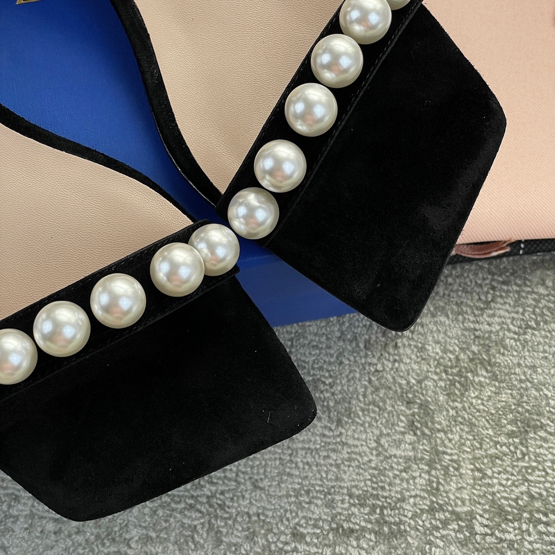 Stuar*t weitzma*n sandals