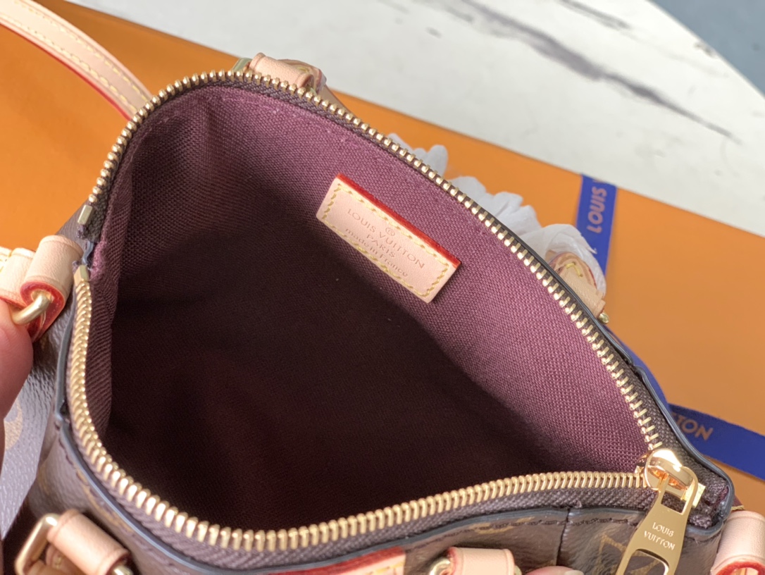 𝐋𝐎𝐔𝐈𝐒 𝐕𝐔𝐈𝐓𝐓𝐎𝐍  M61253