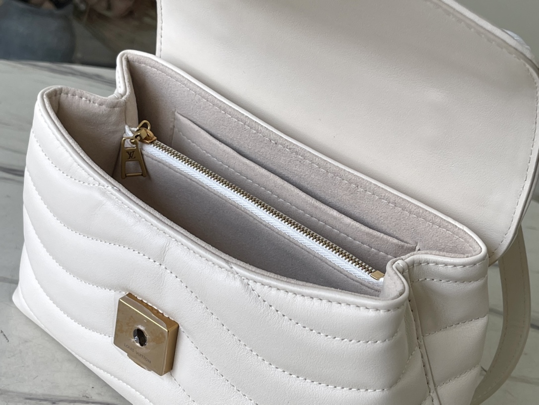 𝐋𝐎𝐔𝐈𝐒 𝐕𝐔𝐈𝐓𝐓𝐎𝐍   M21797