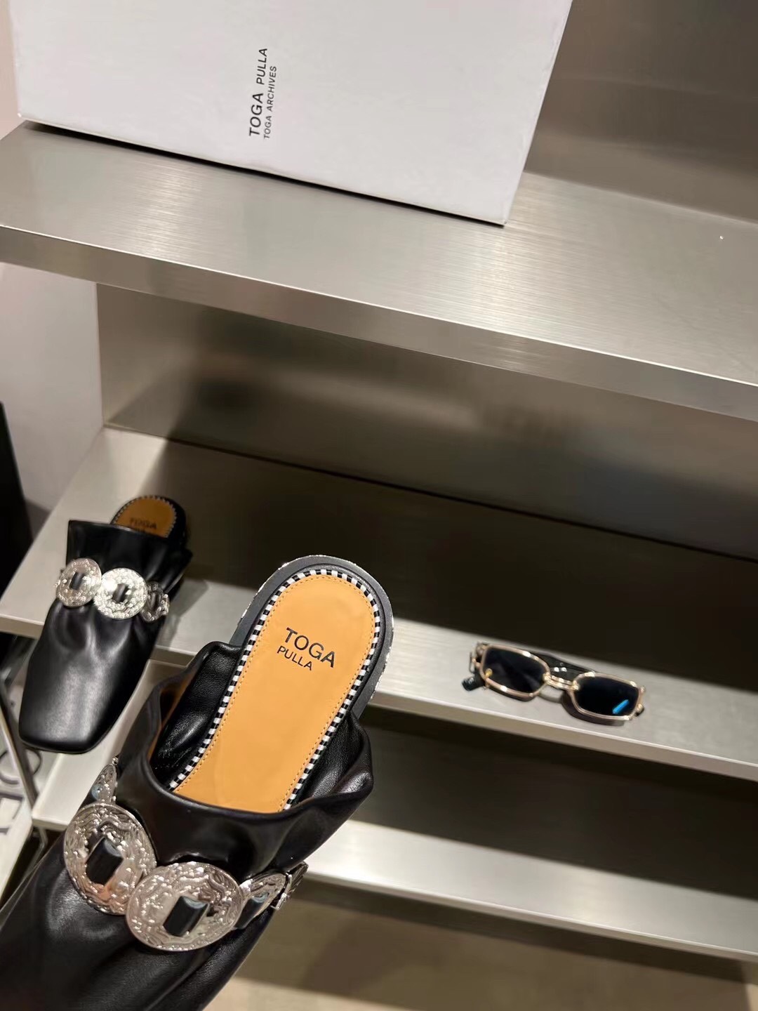 𝐓𝐨𝐠𝐚 𝐏𝐮𝐥𝐥𝐚 ｜𝟐𝟎𝟐𝟐/𝐒𝐒 𝐧𝐞𝐰 Exclusive quality toga pulla 2022/aw mullet slippers