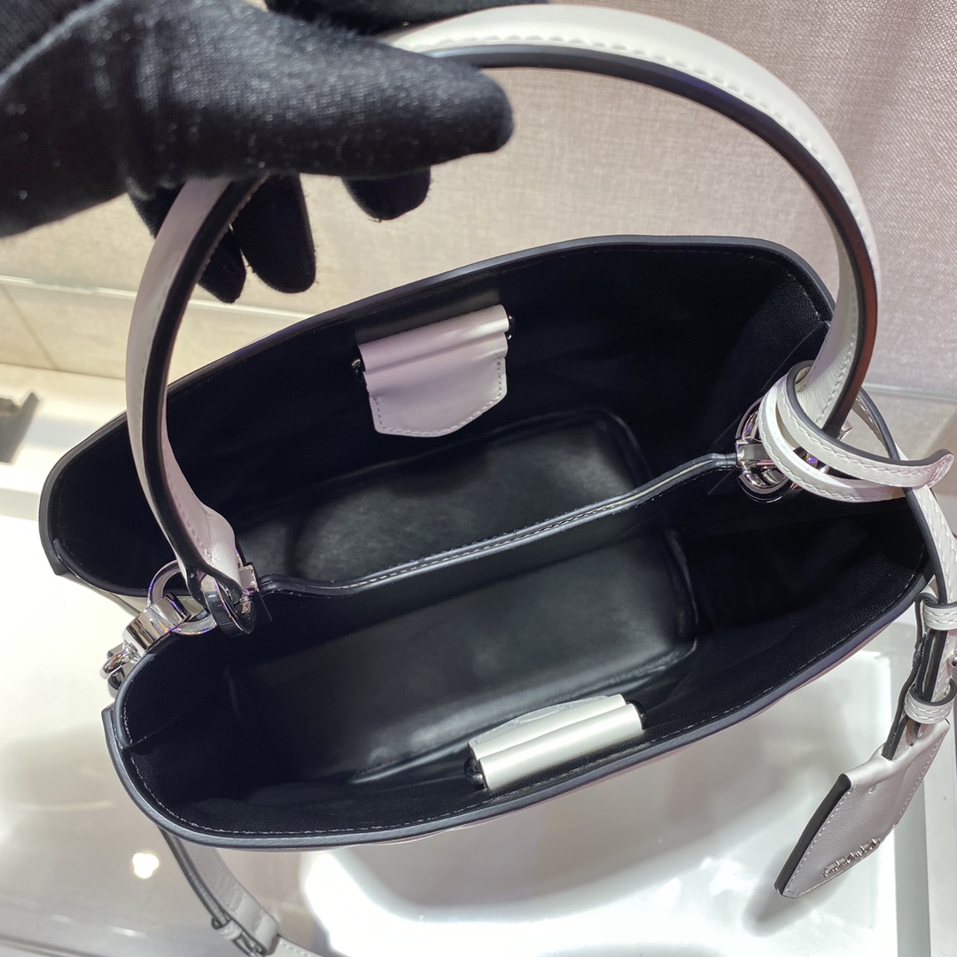 𝐏𝐑𝐀𝐃𝐀 Double handbag 1BA212