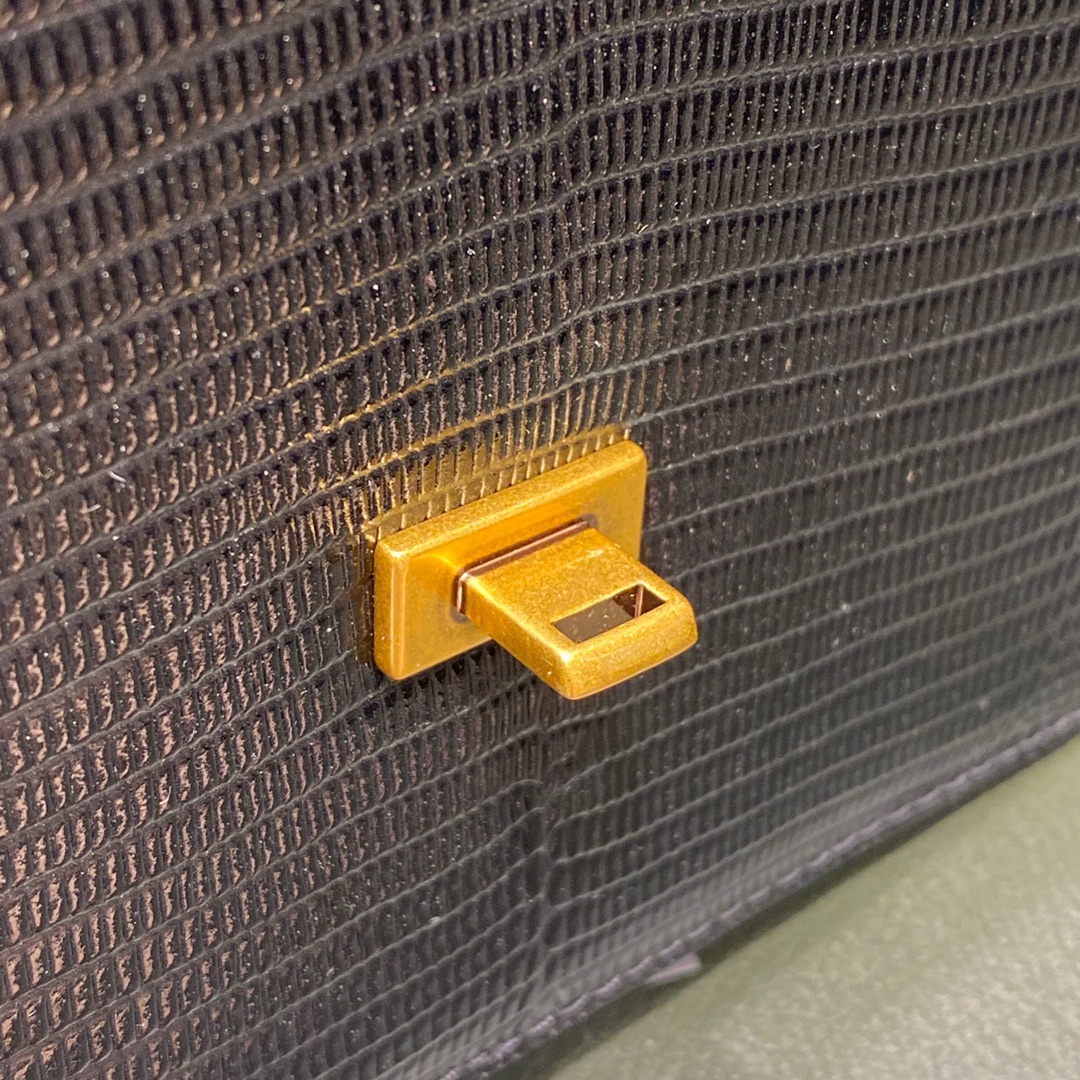 BALENCIAGA 𝘀𝗺𝗮𝗹𝗹 𝗯𝗮𝗴 crocodile print white buckle