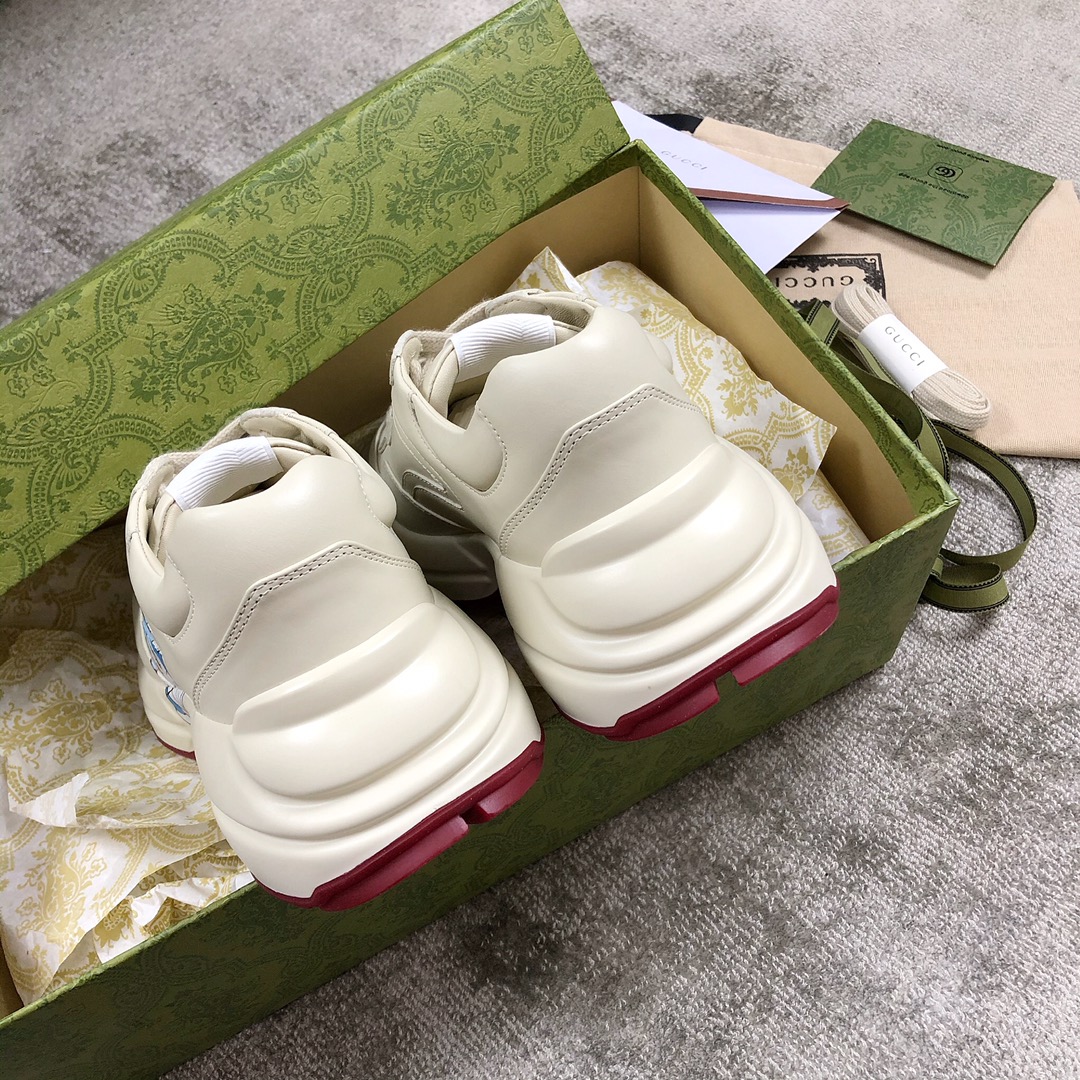 Gucci Pops This collection has a lot of flora and fauna elements Original material