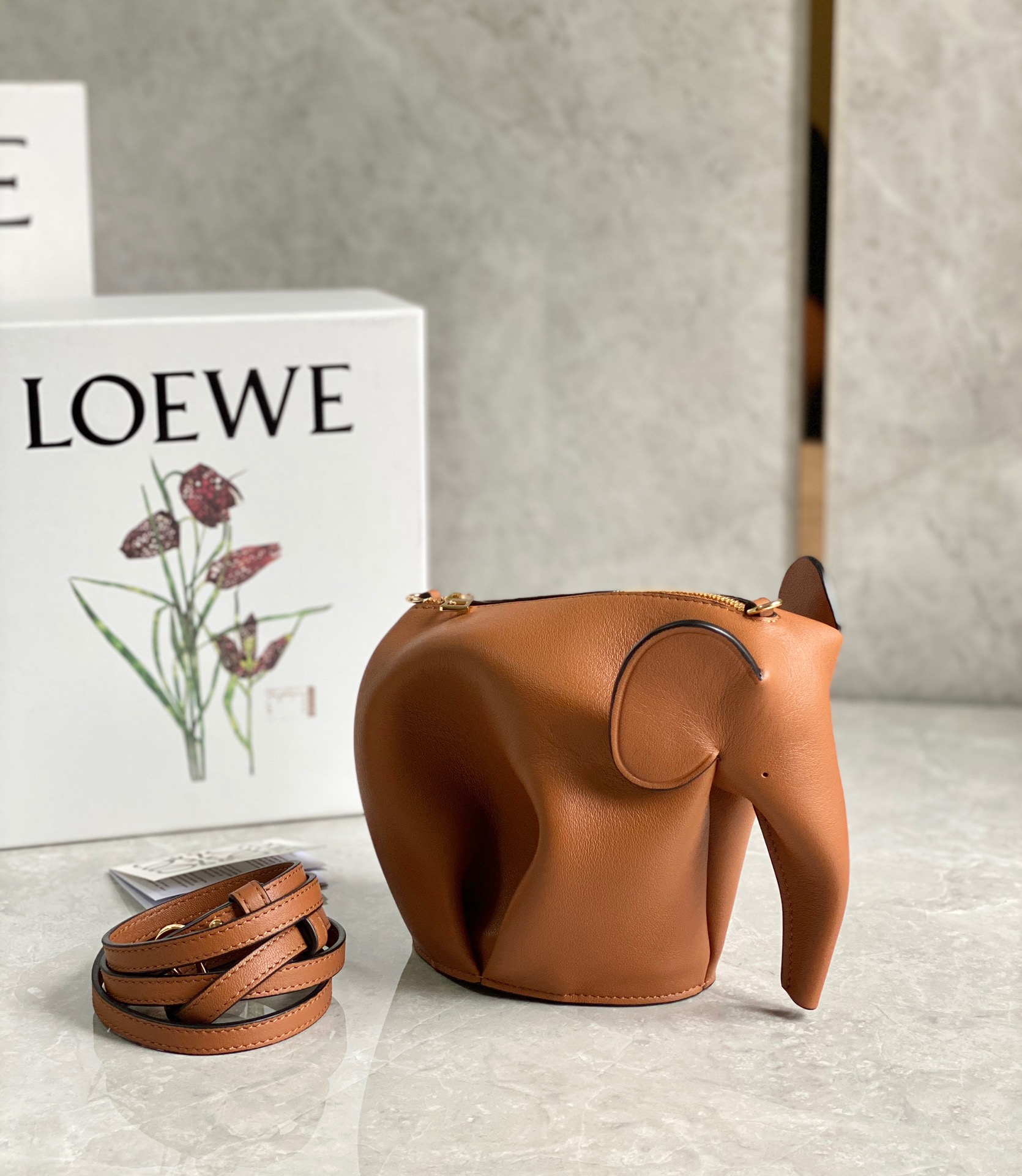LOEWE Luojia brown elephant π shoulder bag