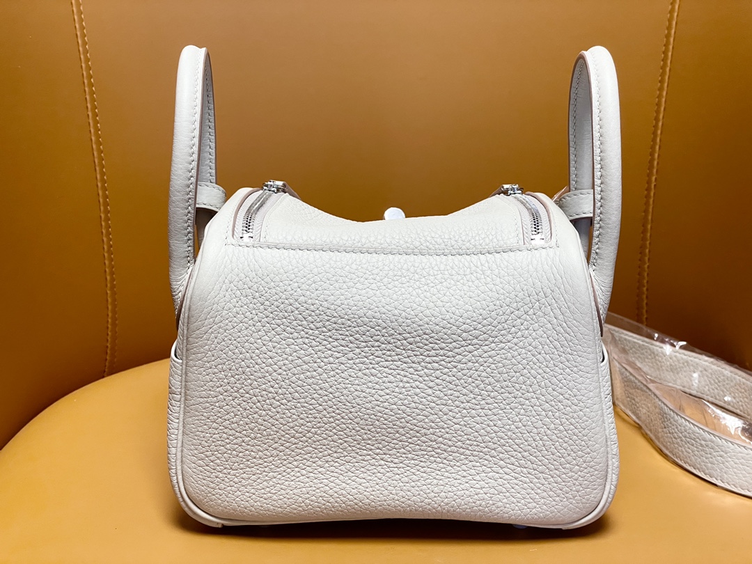 Mini Lindy pearl grey tc leather with silver buckle