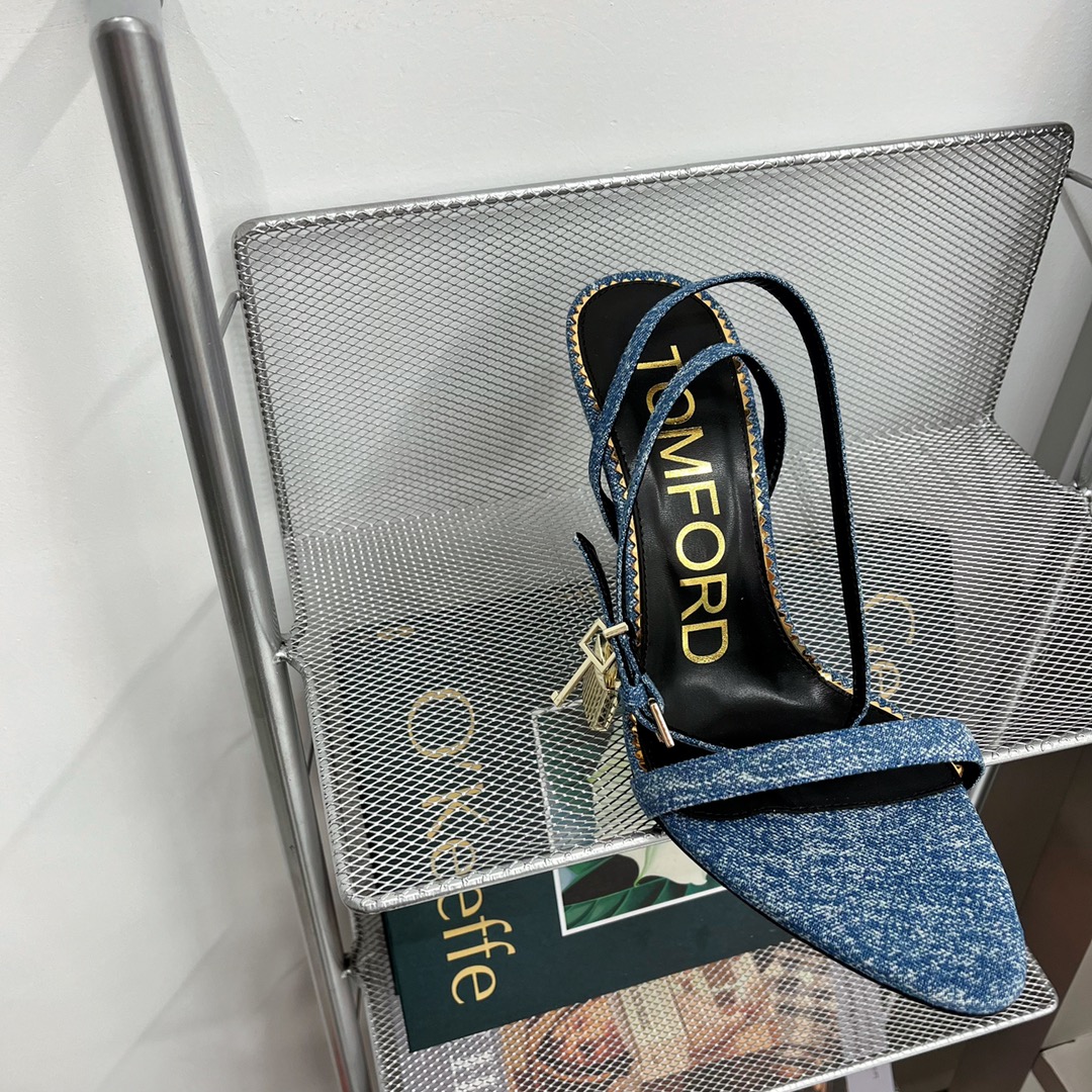 𝒕𝒐𝒎𝒇𝒐𝒓𝒅 𝟐𝟎𝟐𝟐/𝐒𝐒 𝐧𝐞𝐰 TF Tom Ford Gold Heel Padlock Sandals