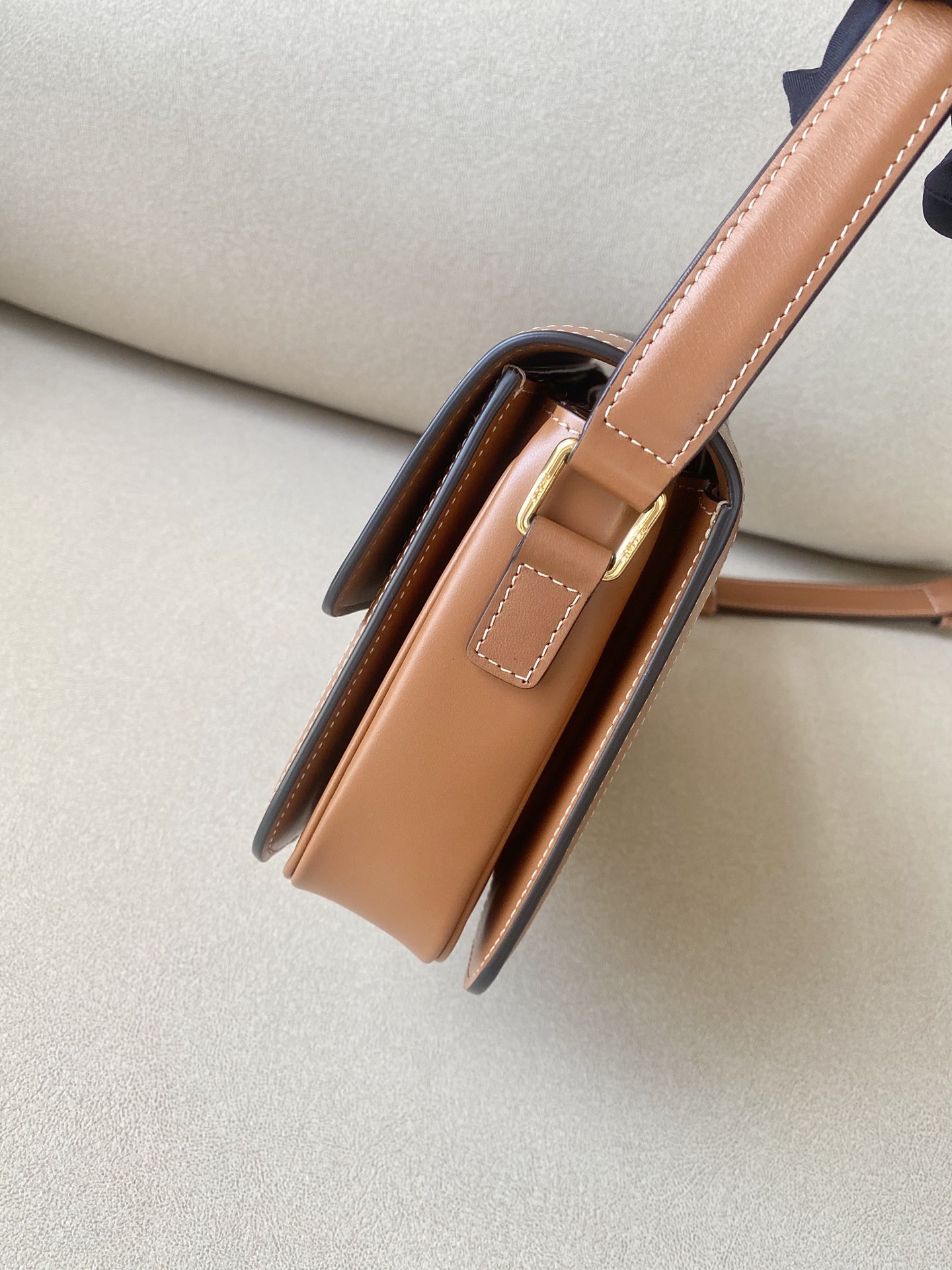 𝐂𝐞𝐥𝐢𝐧𝐞 Triomphe Medium 22.5cm