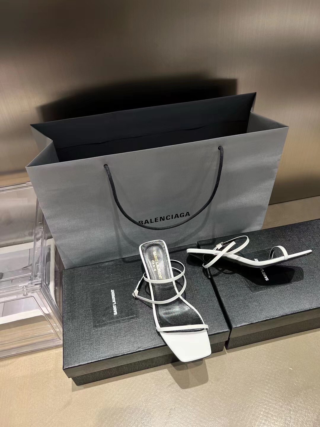 𝙎𝙖𝙞𝙣𝙩 𝙇𝙖𝙪𝙧𝙚𝙣𝙩 | 𝟐𝟎𝟐𝟐/𝐒𝐒 𝐧𝐞𝐰 YSL｜New Roman sandals crystal sheepskin