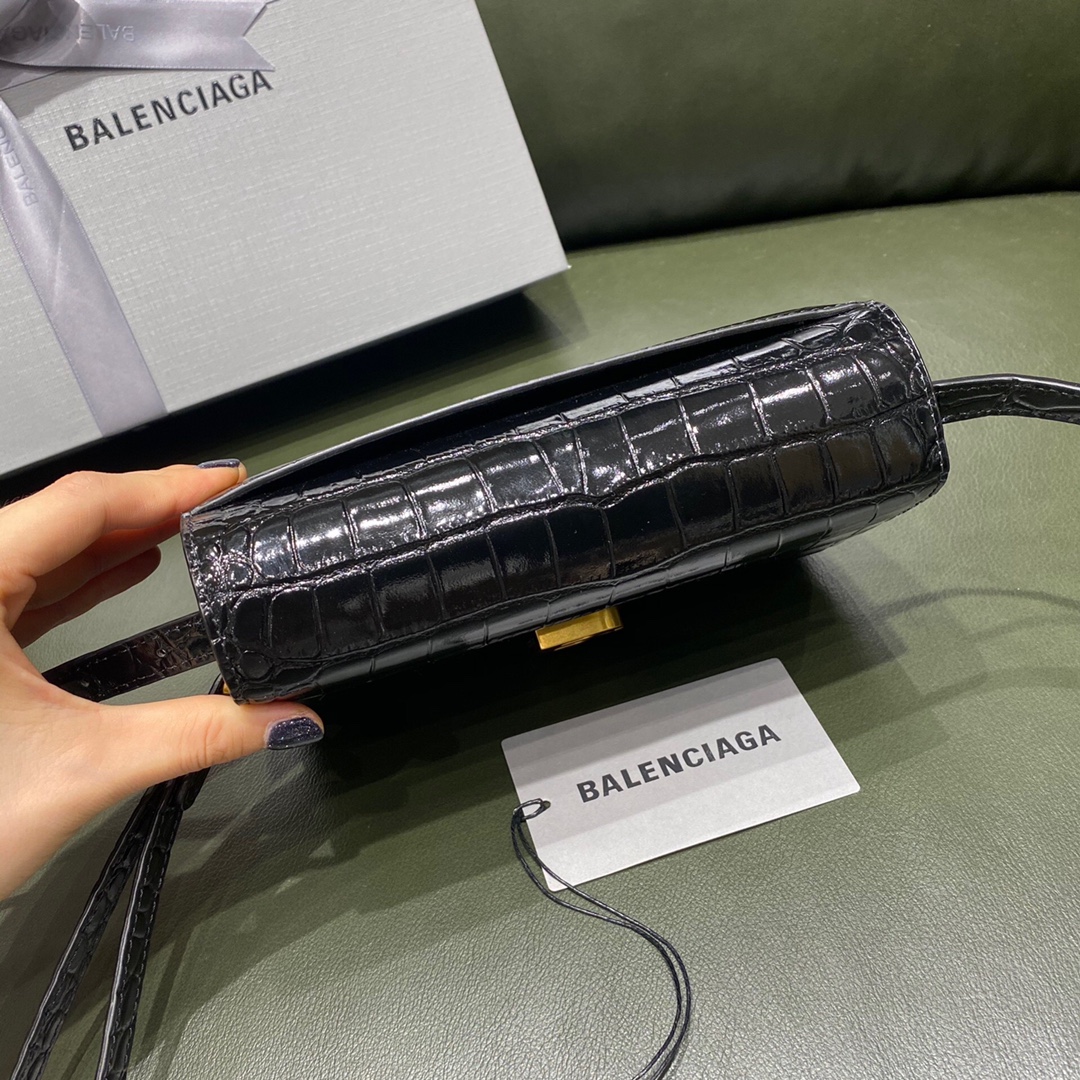 BALENCIAGA 𝘀𝗺𝗮𝗹𝗹 𝗯𝗮𝗴 𝗯𝗮𝗴 Black gold buckle with crocodile pattern