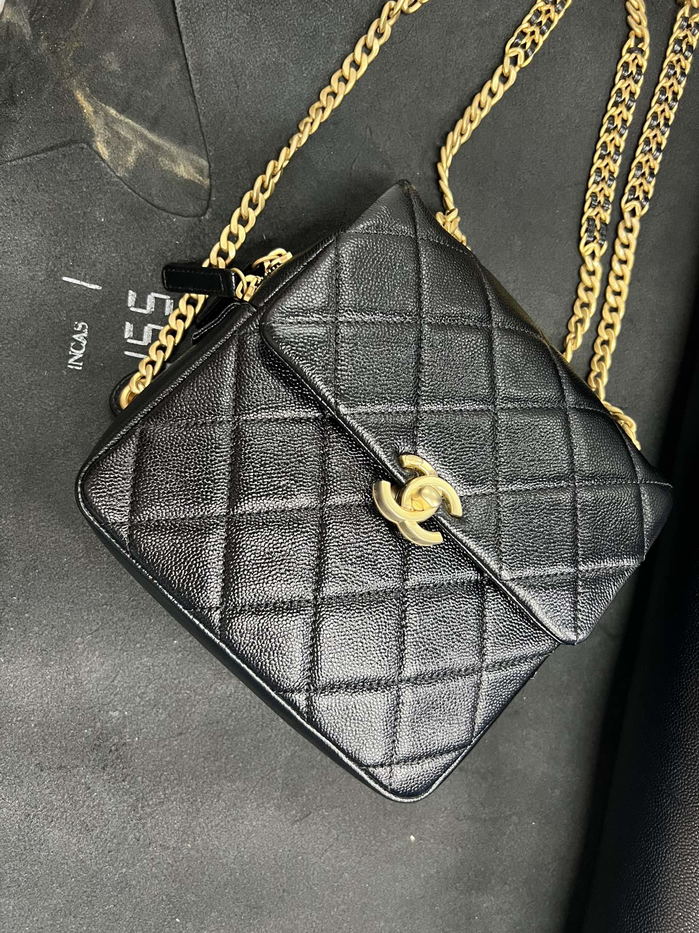 𝗖𝗛𝗔𝗘𝗡𝗟✦ 22P Retro Black Backpack Genuine Leather