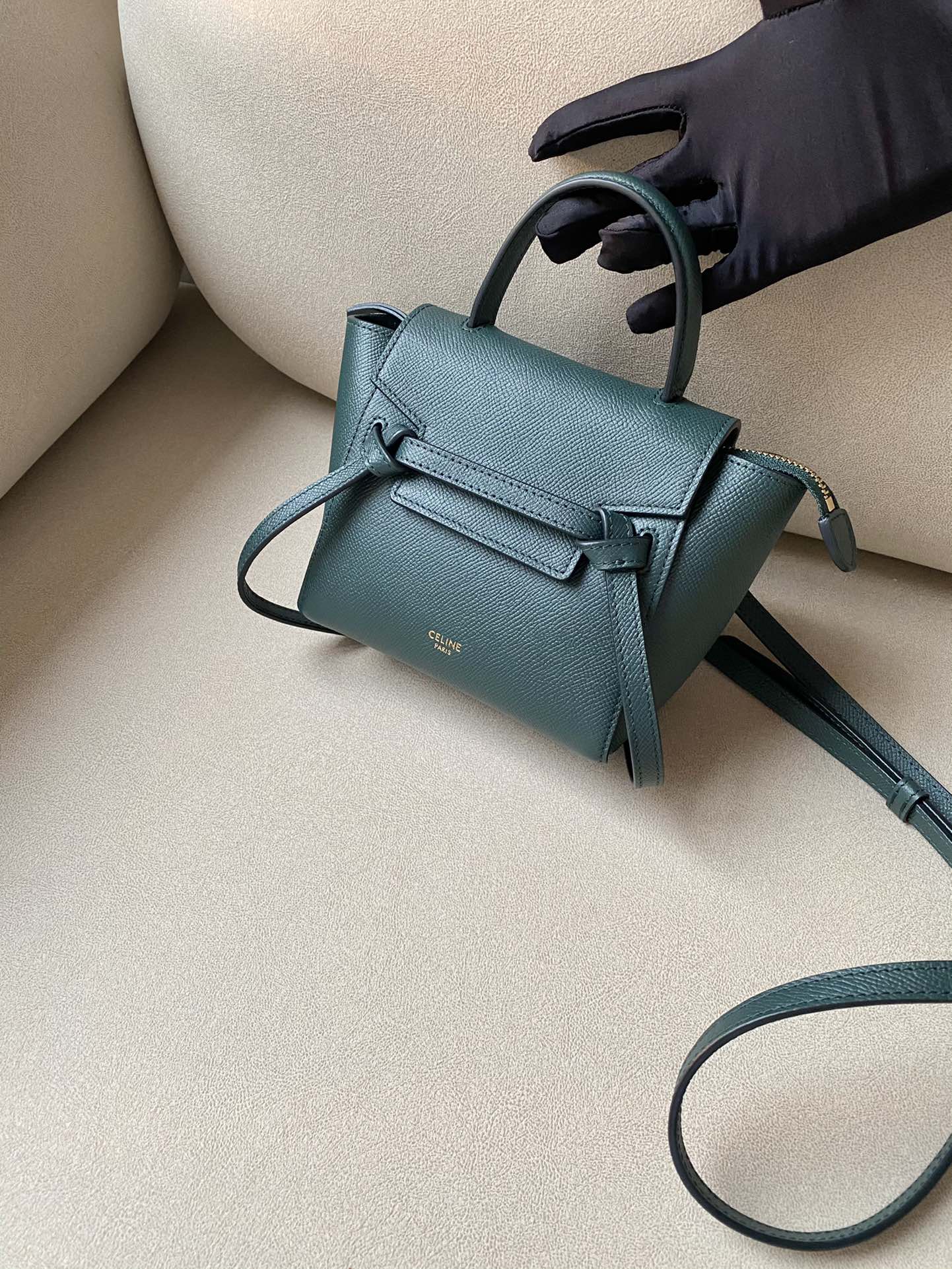 𝐂𝐞𝐥𝐢𝐧𝐞 𝐛𝐞𝐥𝐭 𝐩𝐢𝐜𝐨 𝟏𝟔𝐜𝐦 Grained Calfskin Bag