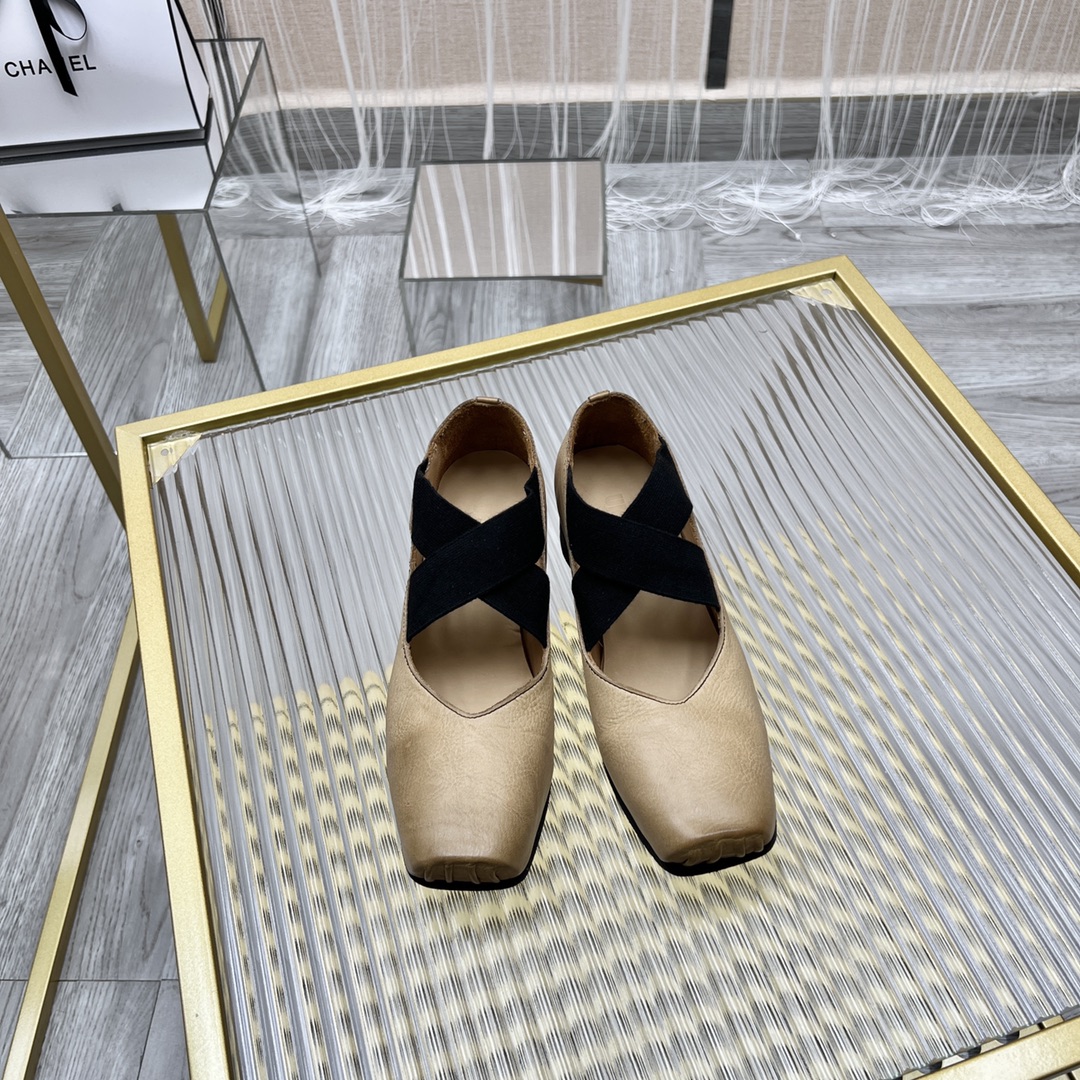 𝐔𝐌𝐀 𝐖𝐀𝐍𝐆｜𝟐𝟎𝟐𝟑/𝐒𝐒 𝐧𝐞𝐰  UMA WANG classic models retro do old ballet shoes