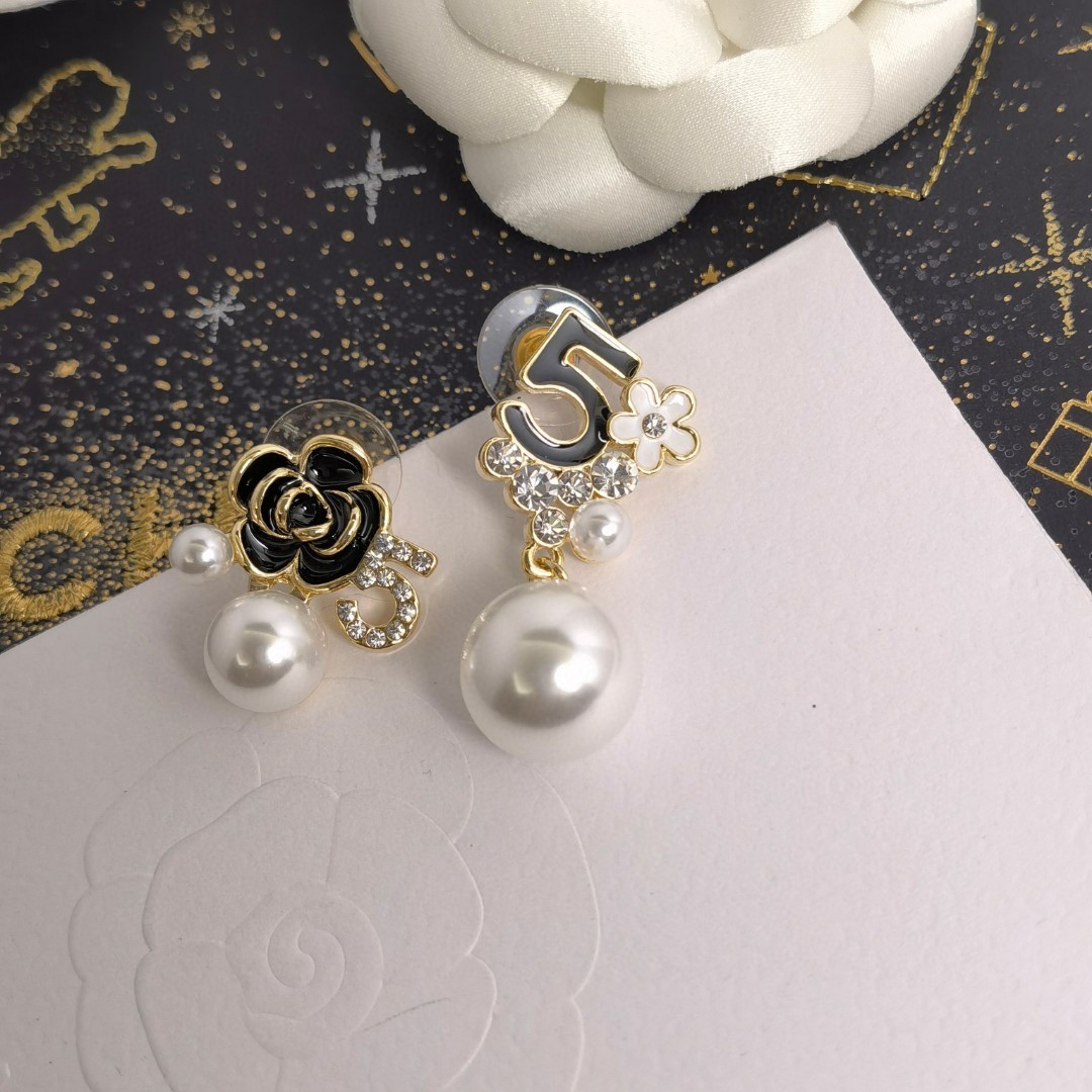 CHANEL🇫🇷Xiaoxiang No. 5 letter camellia full diamond pearl stud earrings earrings jewelry