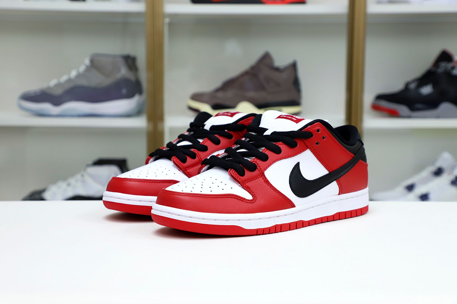 NIKE SB DUNK LOW CHICAGO