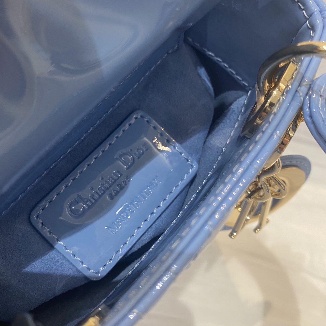 Dior Lady's new micro patent leather collection