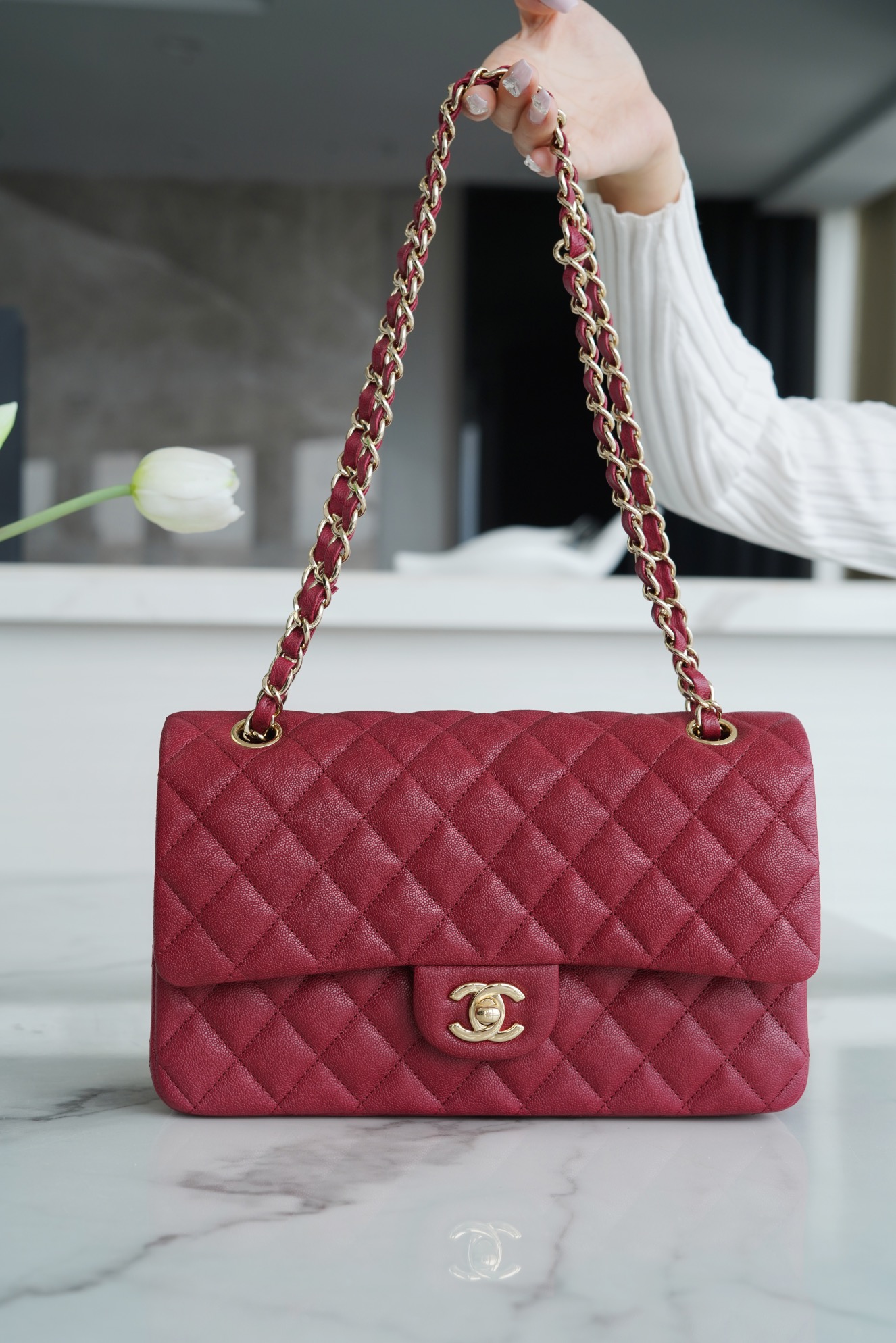 𝐂𝐇𝐀𝐍𝐄𝐋 Classic Flap washed cowhide is made from the most delicate newborn calves Washed fetal cow Medium Bordeaux burgundy