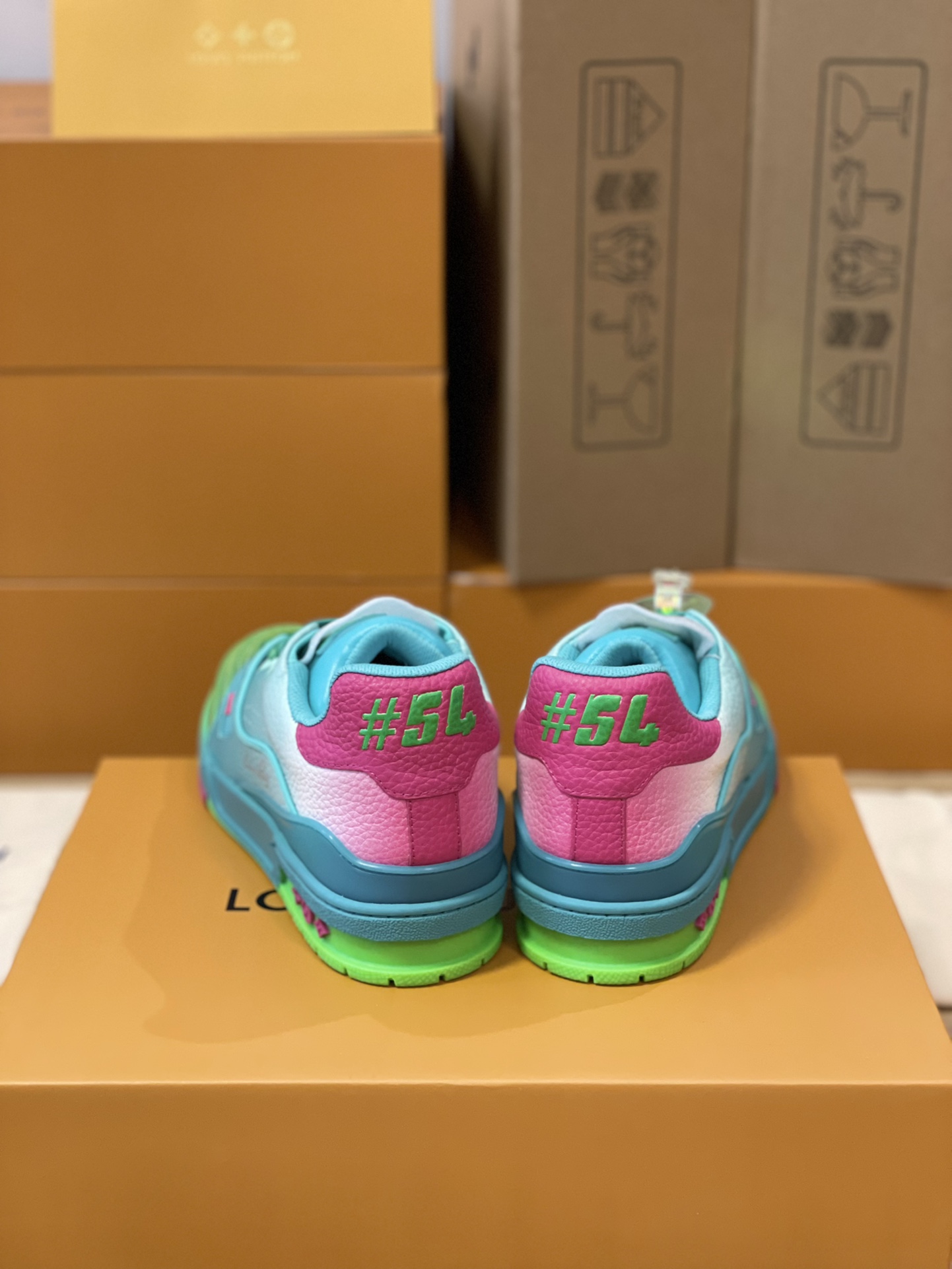 Louis Vuitton couple models LVTRAINER sneakers model number MS0119