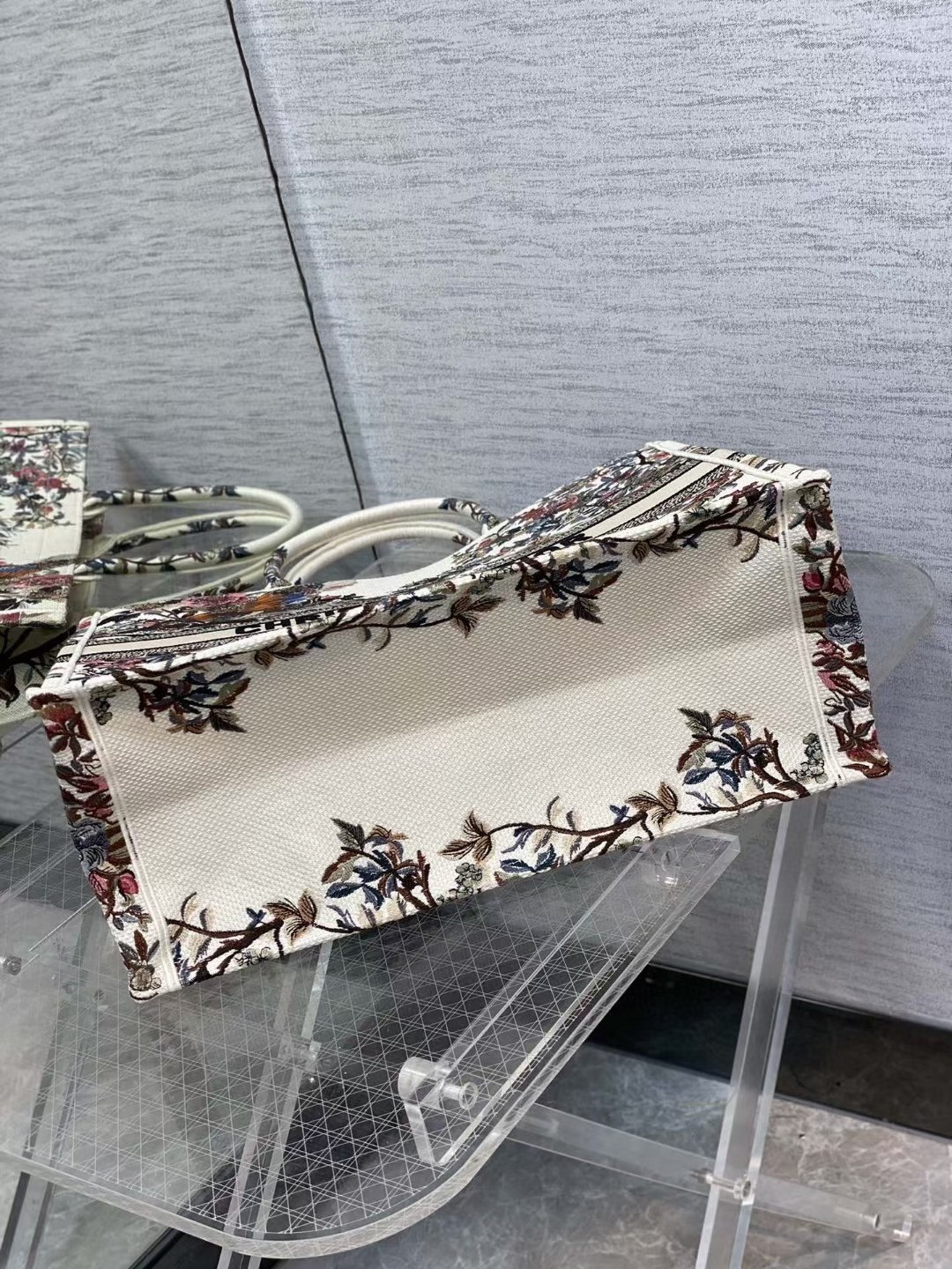 DIOR TOTE Magpie White Limited Edition Collection