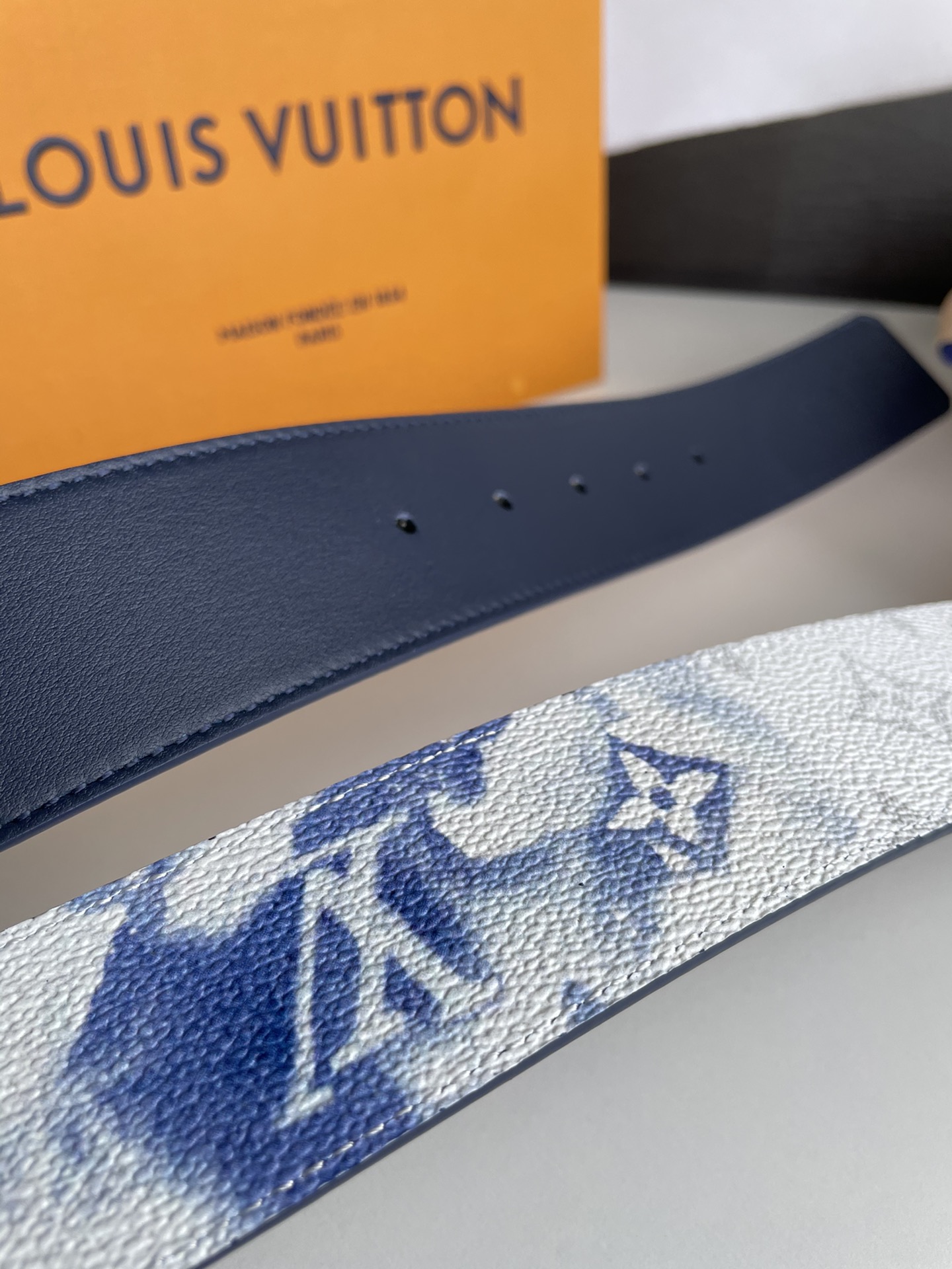 LOUIS VUITTO SHAPE 40 mm reversible belt