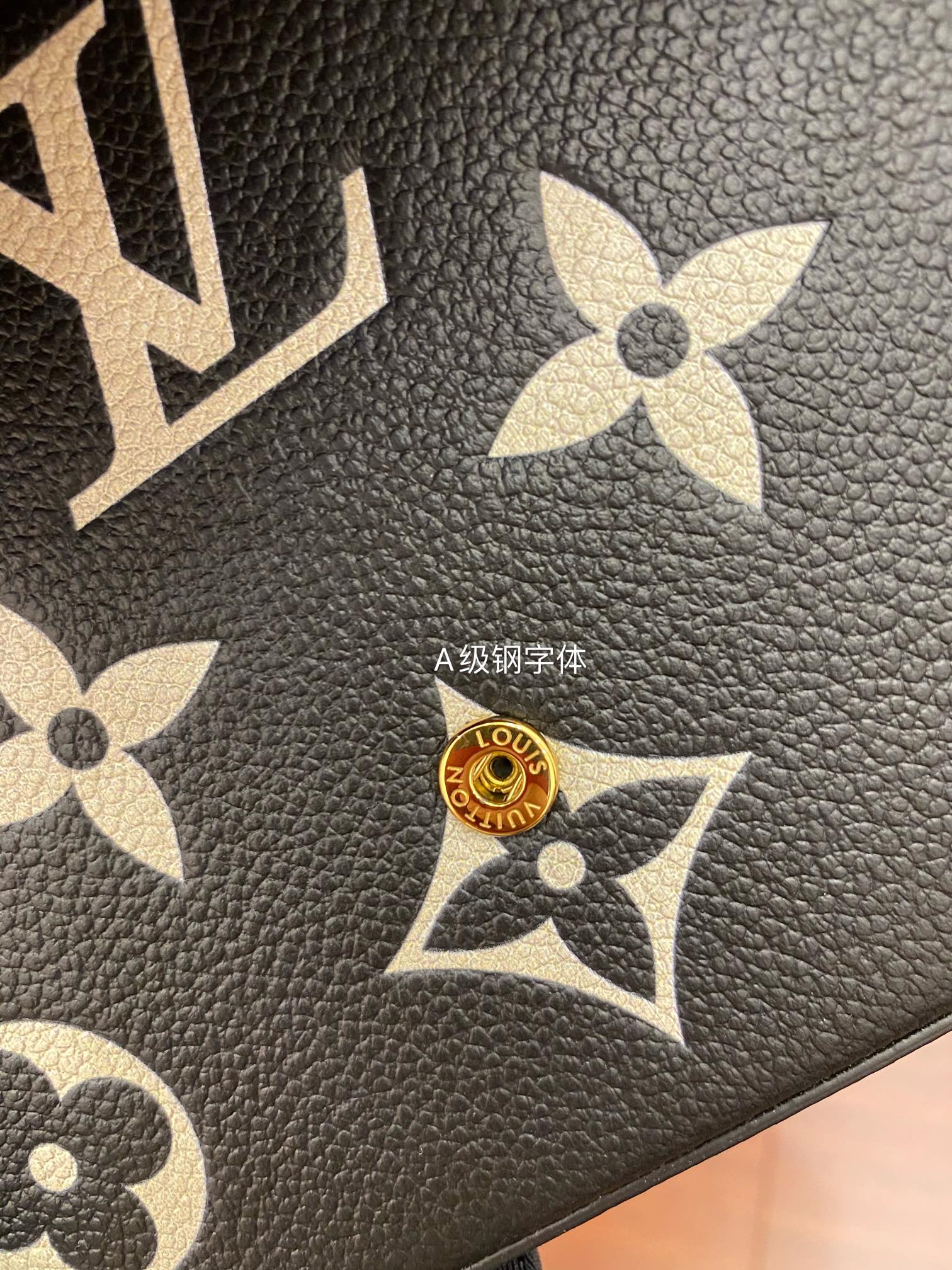 Louis Vuitton M80482