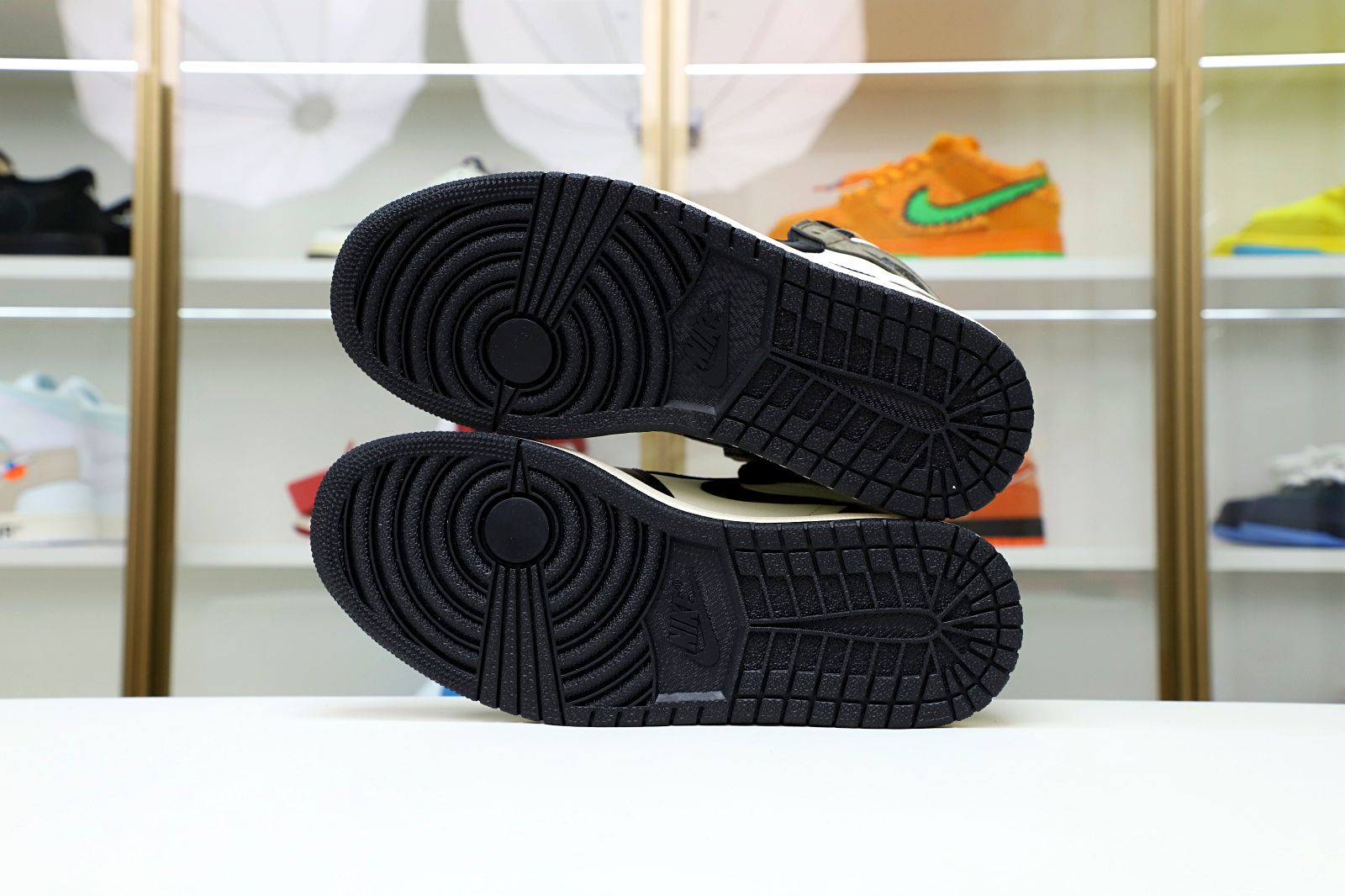 AIR JORDAN 1 RETRO HIGH OG DARK MOCHA