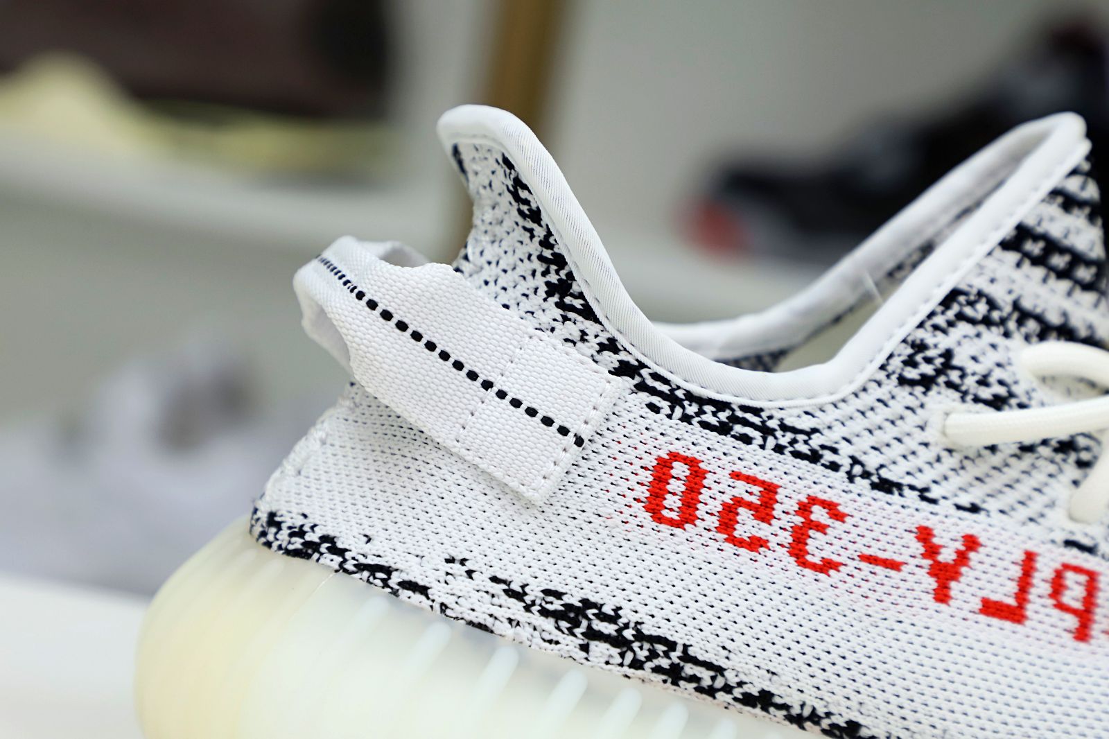 YEEZY BOOST 350 V2 ZEBRA