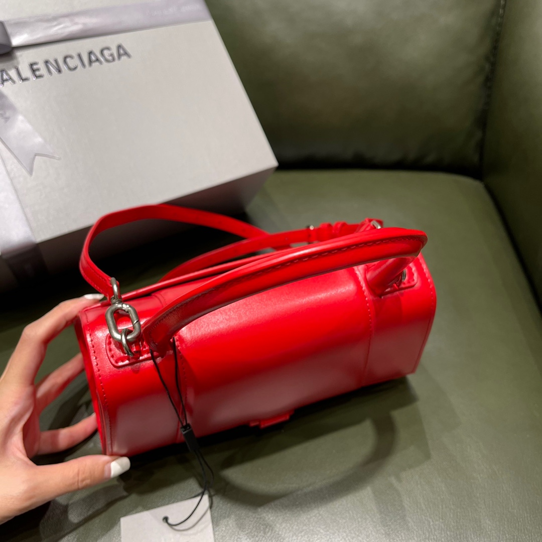 BALENCIAGA 𝐇𝐨𝐮𝐫𝐠𝐥𝐚𝐬𝐬 𝐒 The hourglass bag of the fashion world