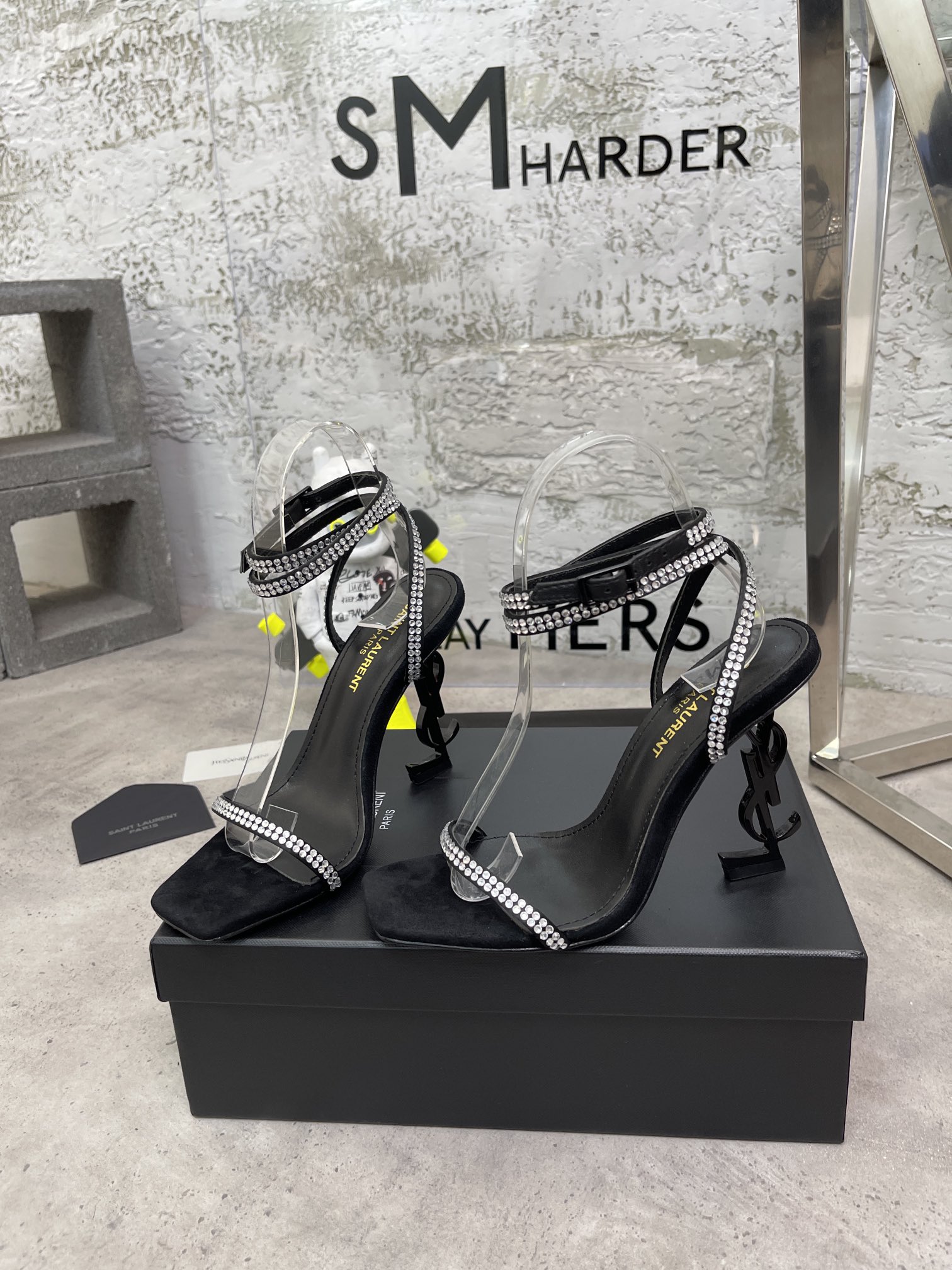 𝙎𝙖𝙞𝙣𝙩 𝙇𝙖𝙪𝙧𝙚𝙣𝙩 | 𝟐𝟎𝟐𝟐/𝐒𝐒 𝐧𝐞𝐰 YSL｜Early spring hot ysl high heel strappy sandals Italian leather sole