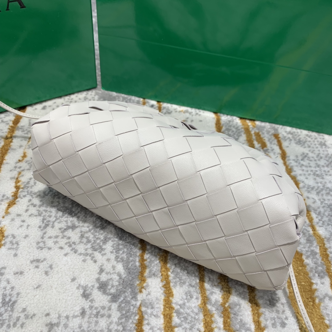 Bottega Veneta  THE MINI POUCH  #585852