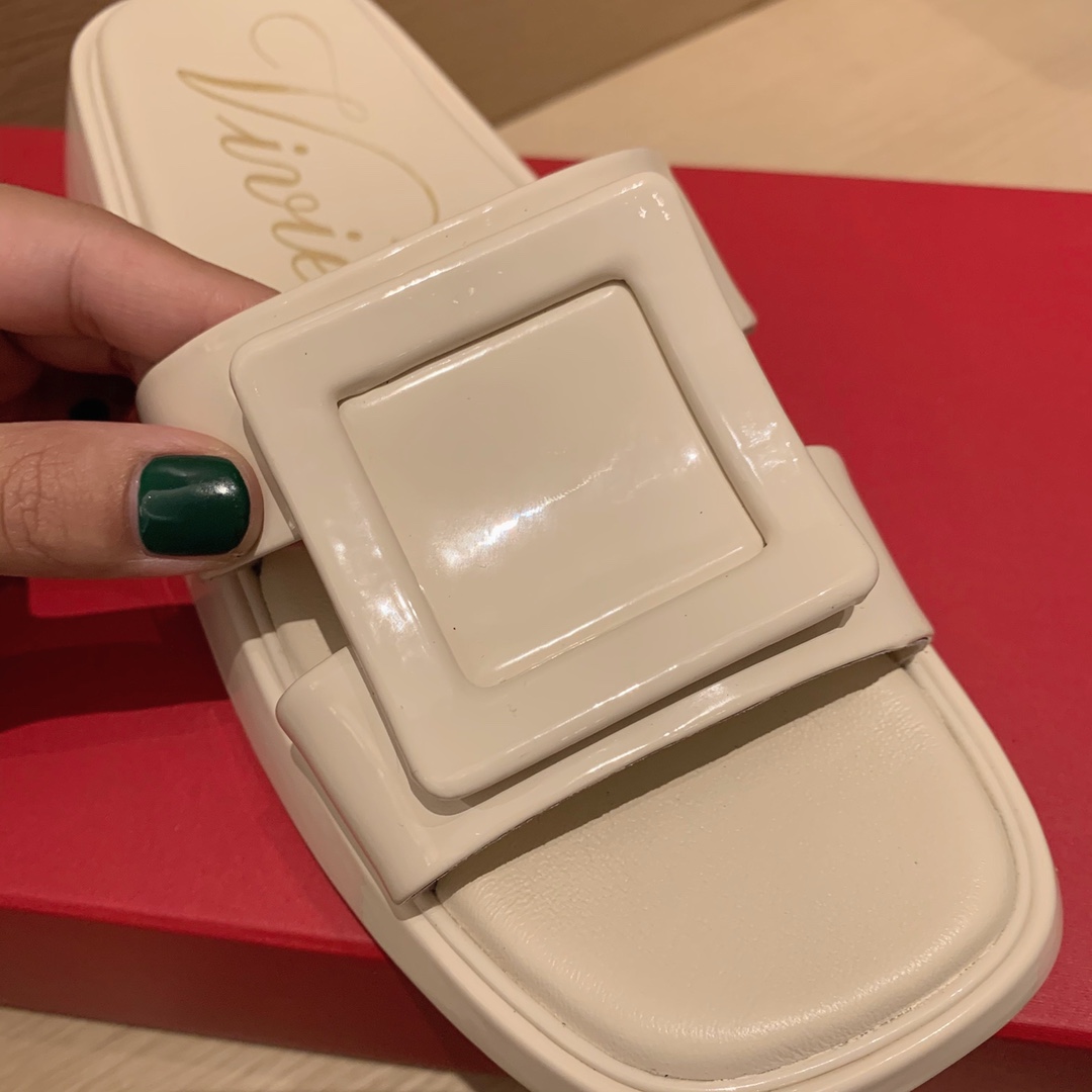 Roger Vivier | 𝟐𝟎𝟐𝟏/𝐒𝐒 𝐧𝐞𝐰 RV Top Edition Diamond Buckle Slippers Swarovski Crystal Diamonds