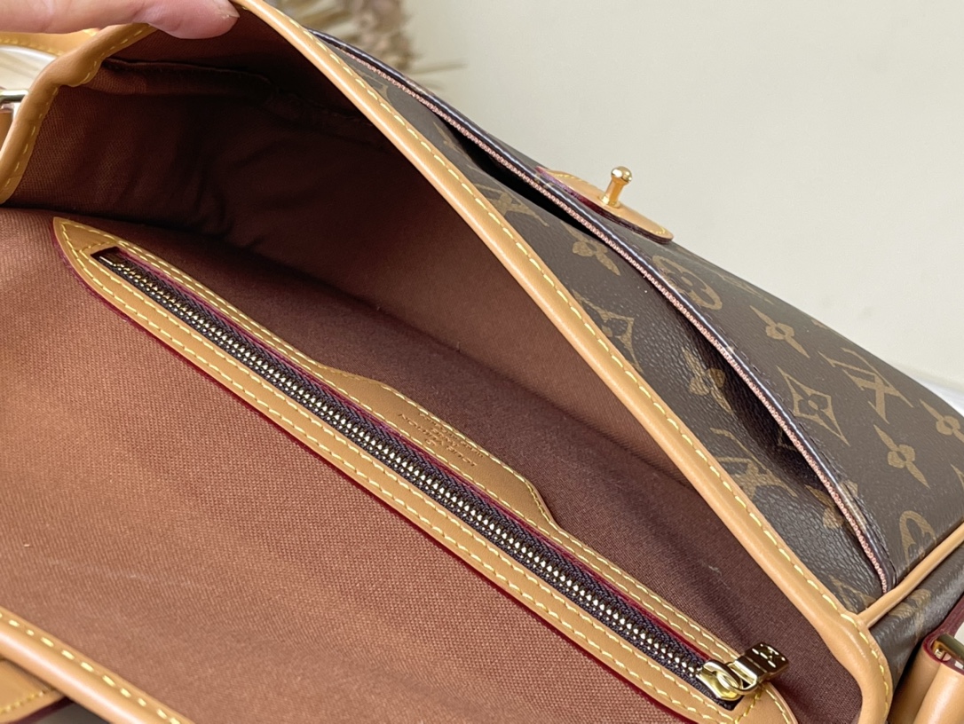 𝐋𝐎𝐔𝐈𝐒 𝐕𝐔𝐈𝐓𝐓𝐎𝐍    M42248