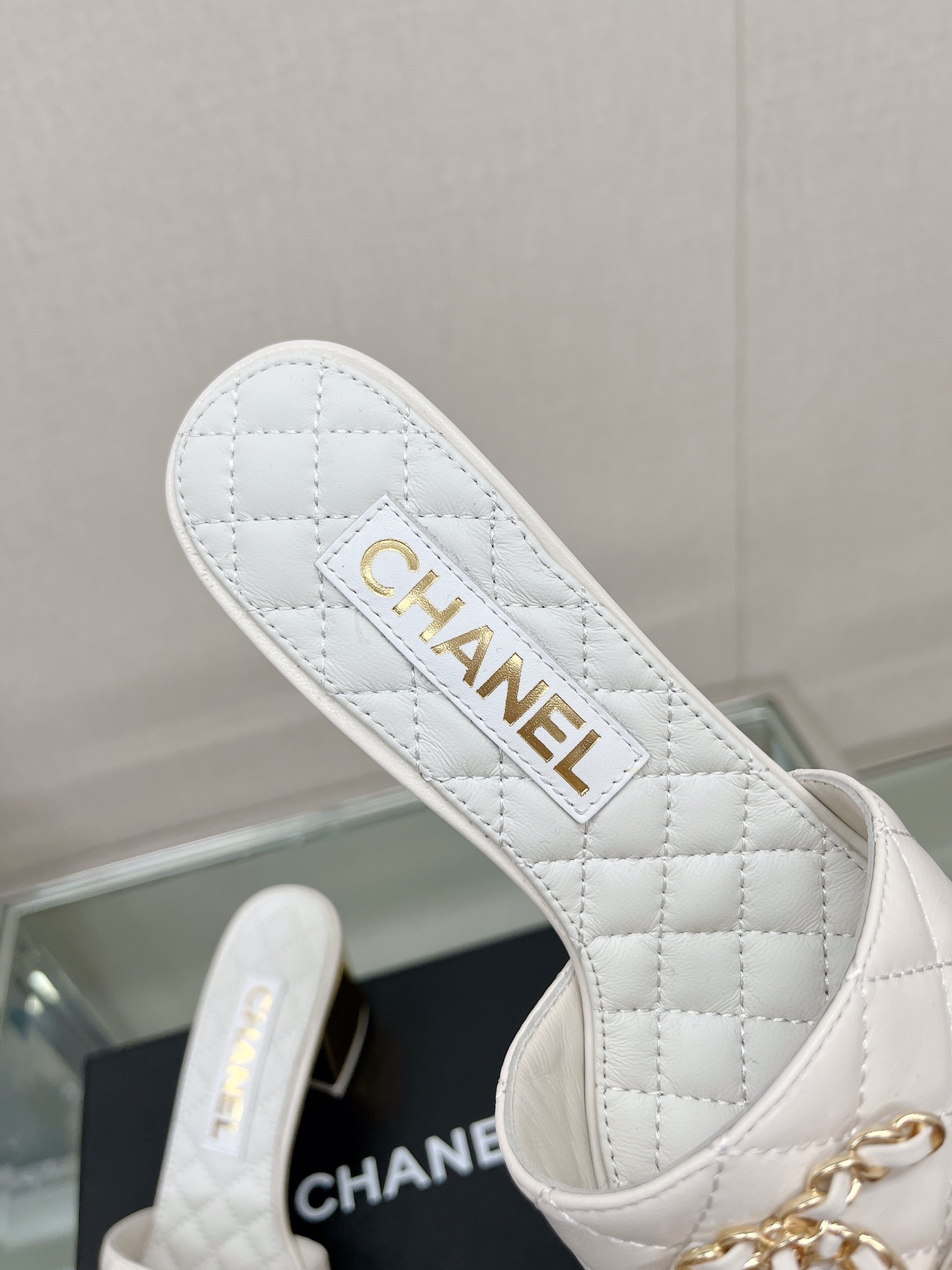 CHANEL 23Ss new diamond check chain double C buckle metal heel slippers sheepskin lining