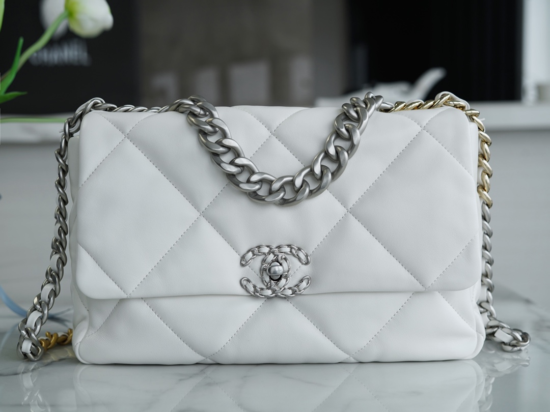 𝗖𝗛𝗔𝗡𝗘𝗟 ❶❾ 𝗕𝗔 𝗚 Original lambskin series ❥ Genuine leather ❥ Medium ❥ 22c New version silver with accessories White