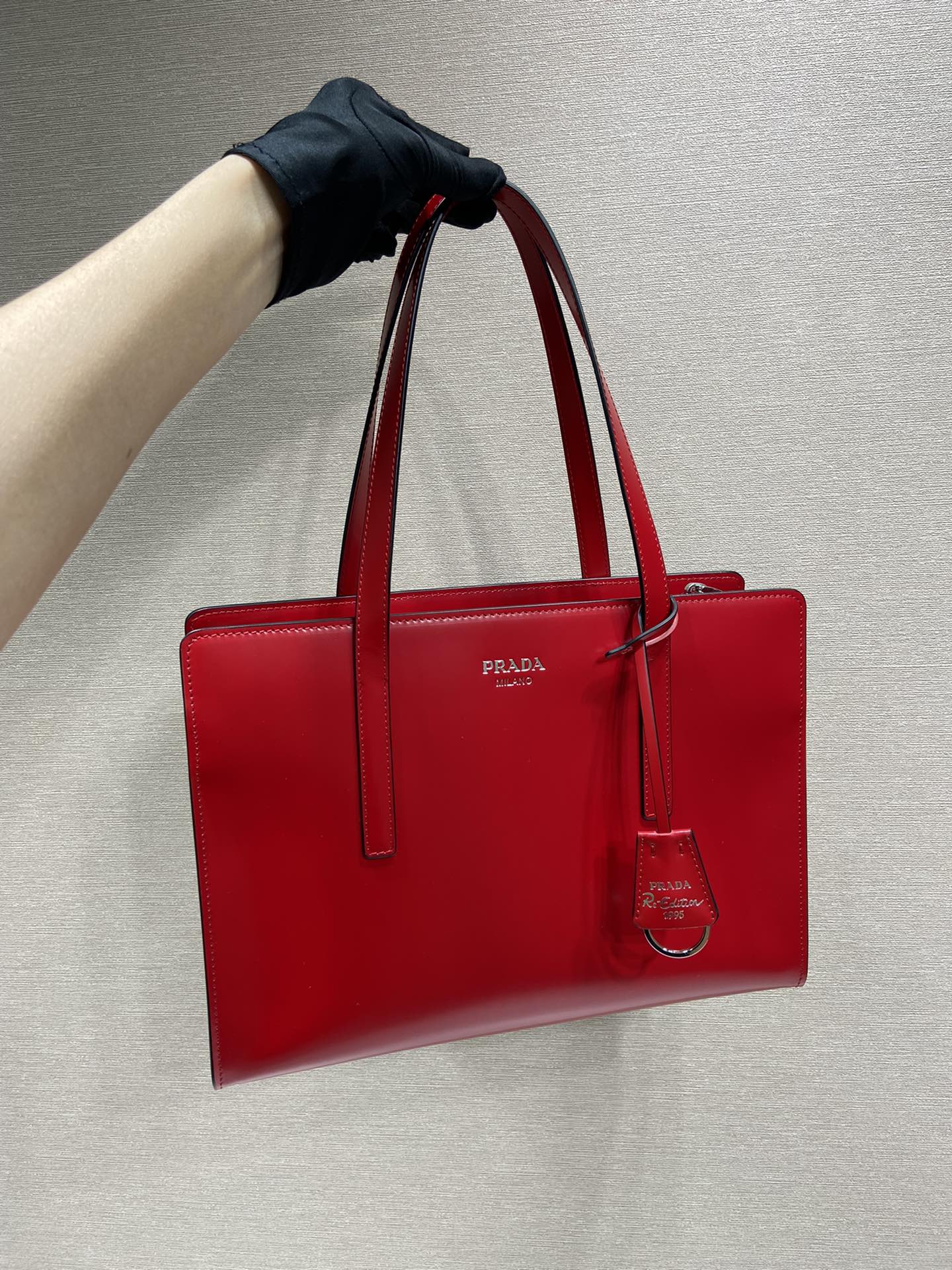 𝐏𝐑𝐀𝐃𝐀 New shopping bag 1BA350