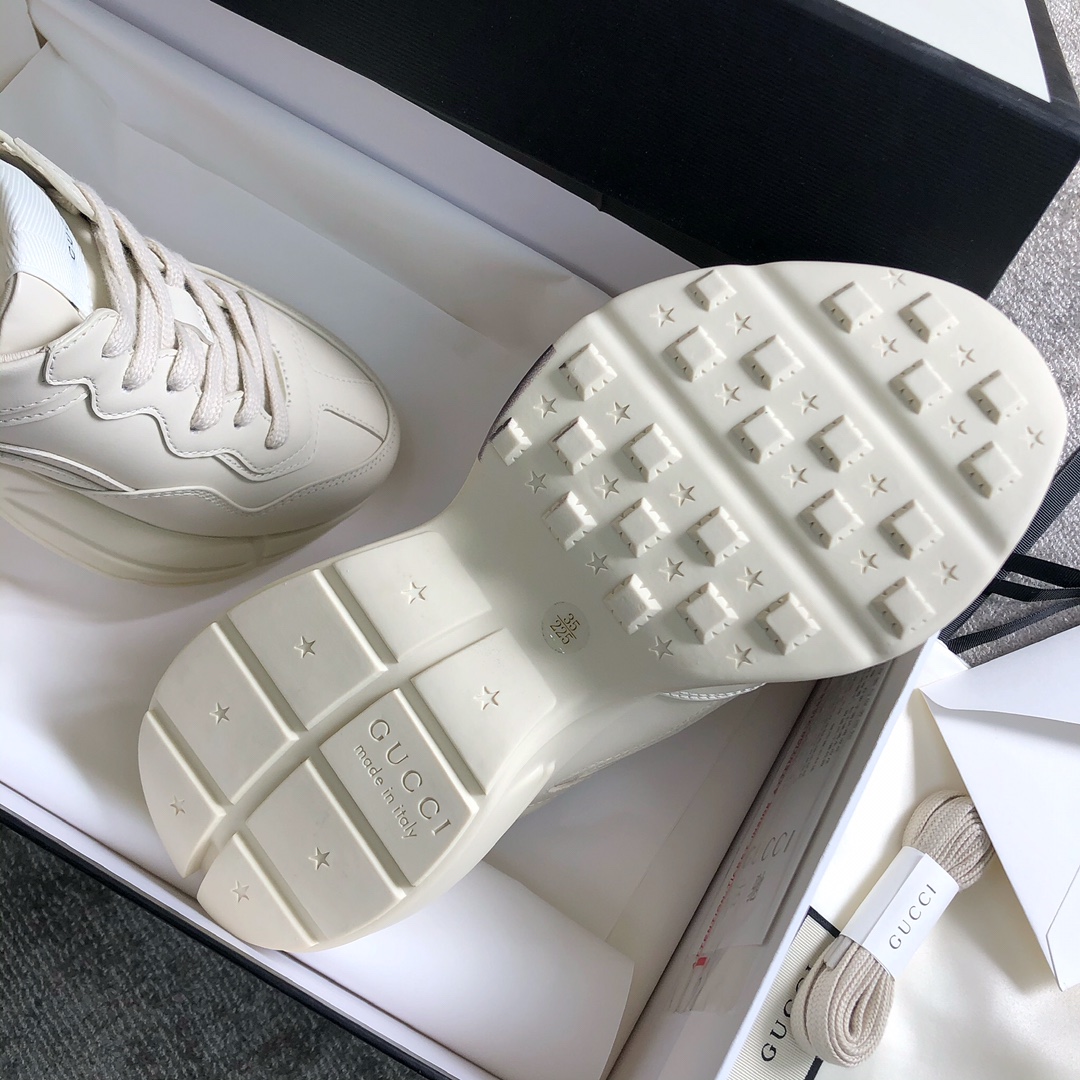 Gucci Pops This collection has a lot of flora and fauna elements Original material