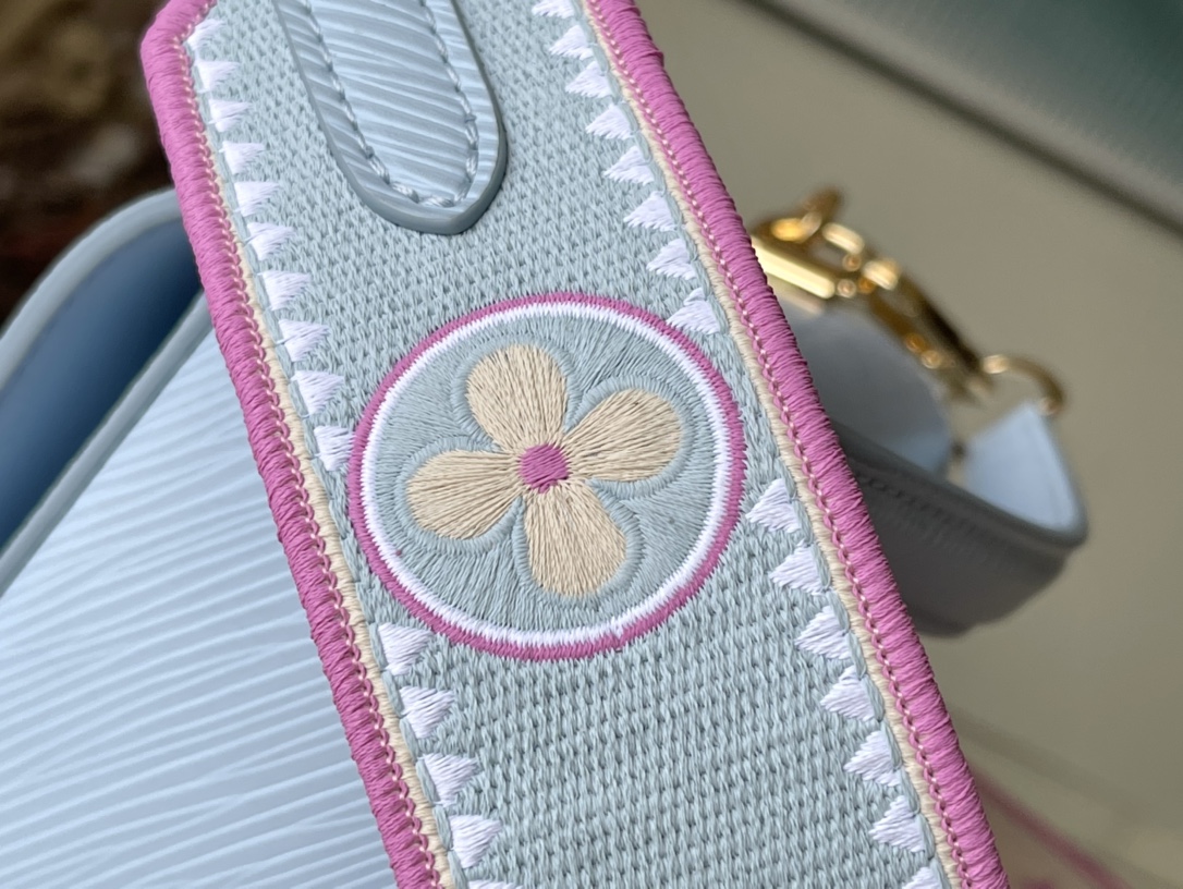 𝐋𝐎𝐔𝐈𝐒 𝐕𝐔𝐈𝐓𝐓𝐎𝐍 M22515 Twist Small Bag