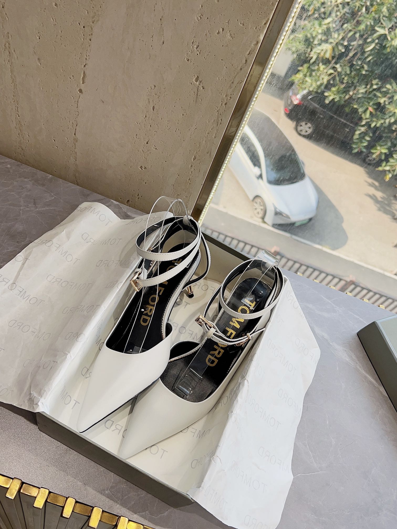 𝐓𝐎𝐌𝐅𝐎𝐑𝐃｜𝟐𝟎𝟐𝟑𝐒𝐒/𝐧𝐞𝐰  Dolce & Ga women's jeweled buckle jacquard raglan heels